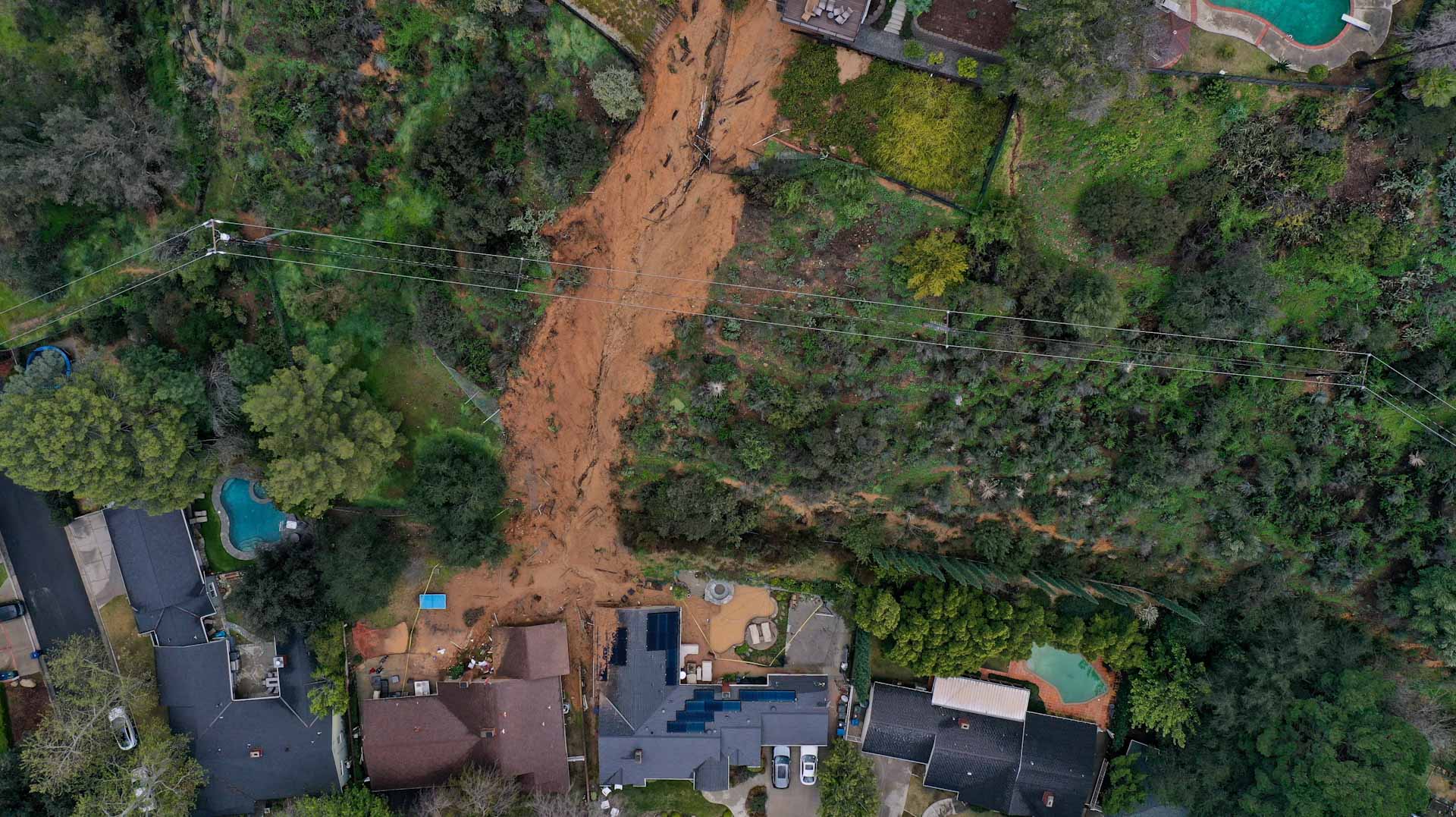 Image for the title: California copes with heavy rain, flooding in latest storm 