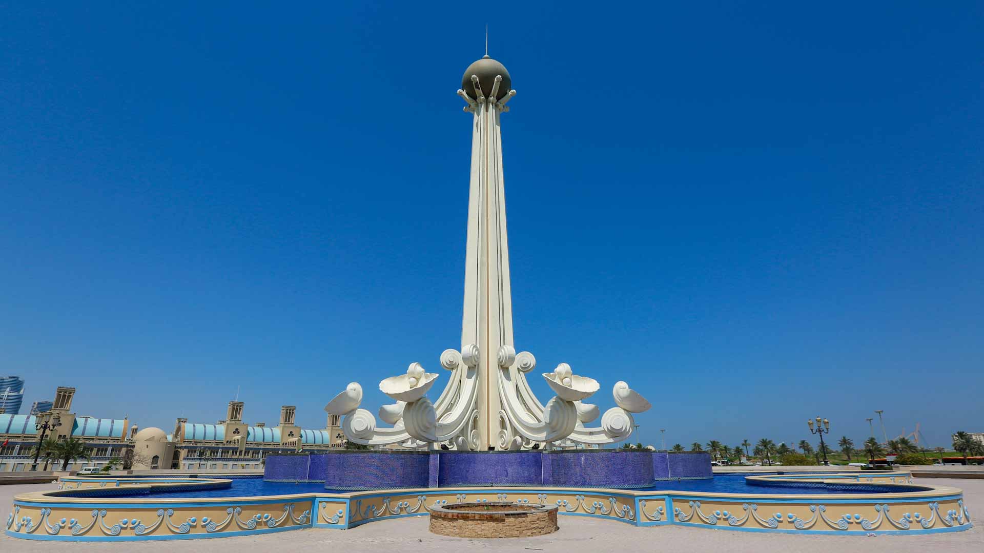 صورة بعنوان: "أشغال الشارقة" تباشر أعمال الصيانة في النوافير والنصب التذكارية 