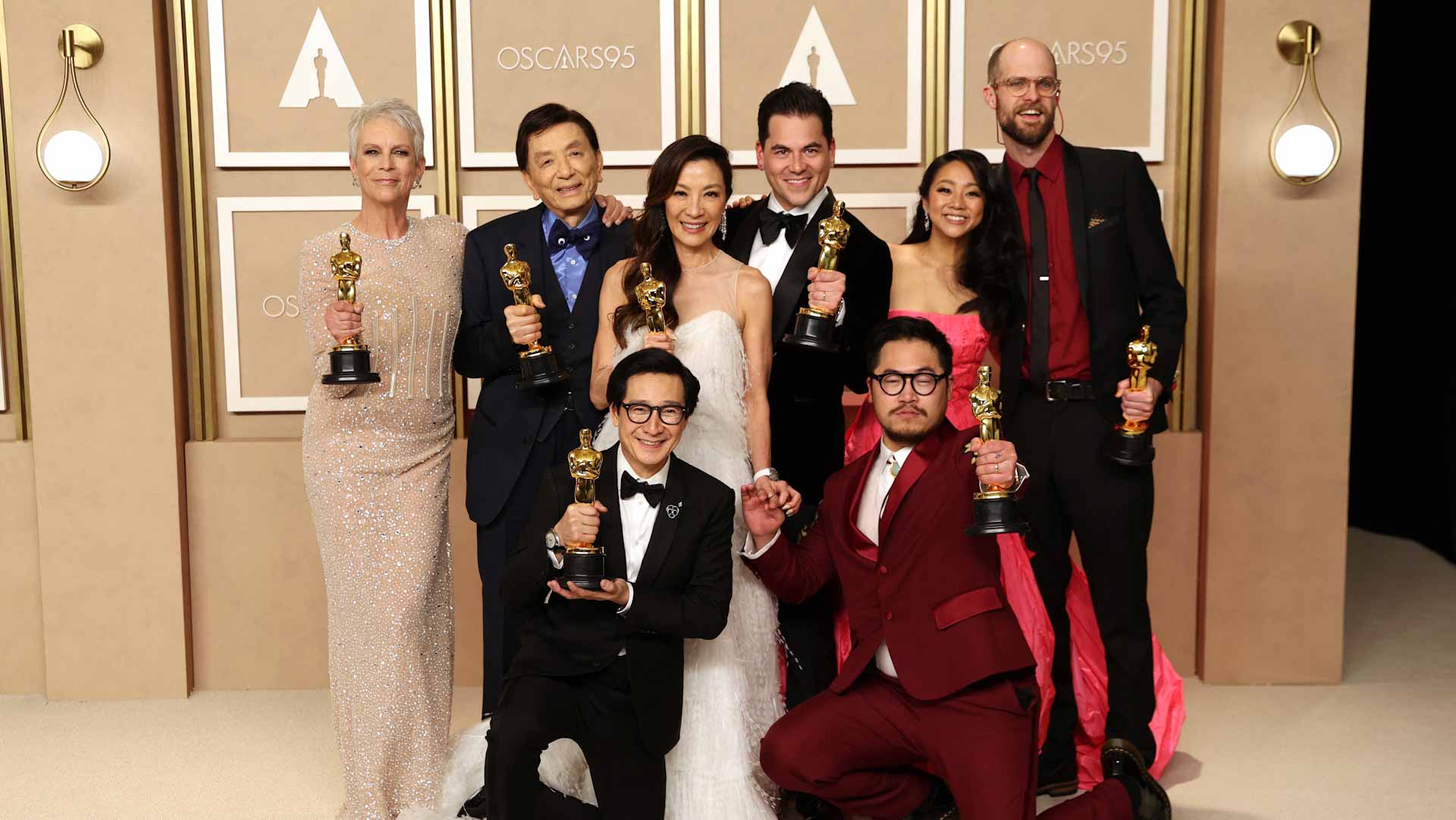 صورة بعنوان: بقصة غير مألوفة...فيلم "إفري ثينج..إفري وير"‬يكتسح جوائز الأوسكار 