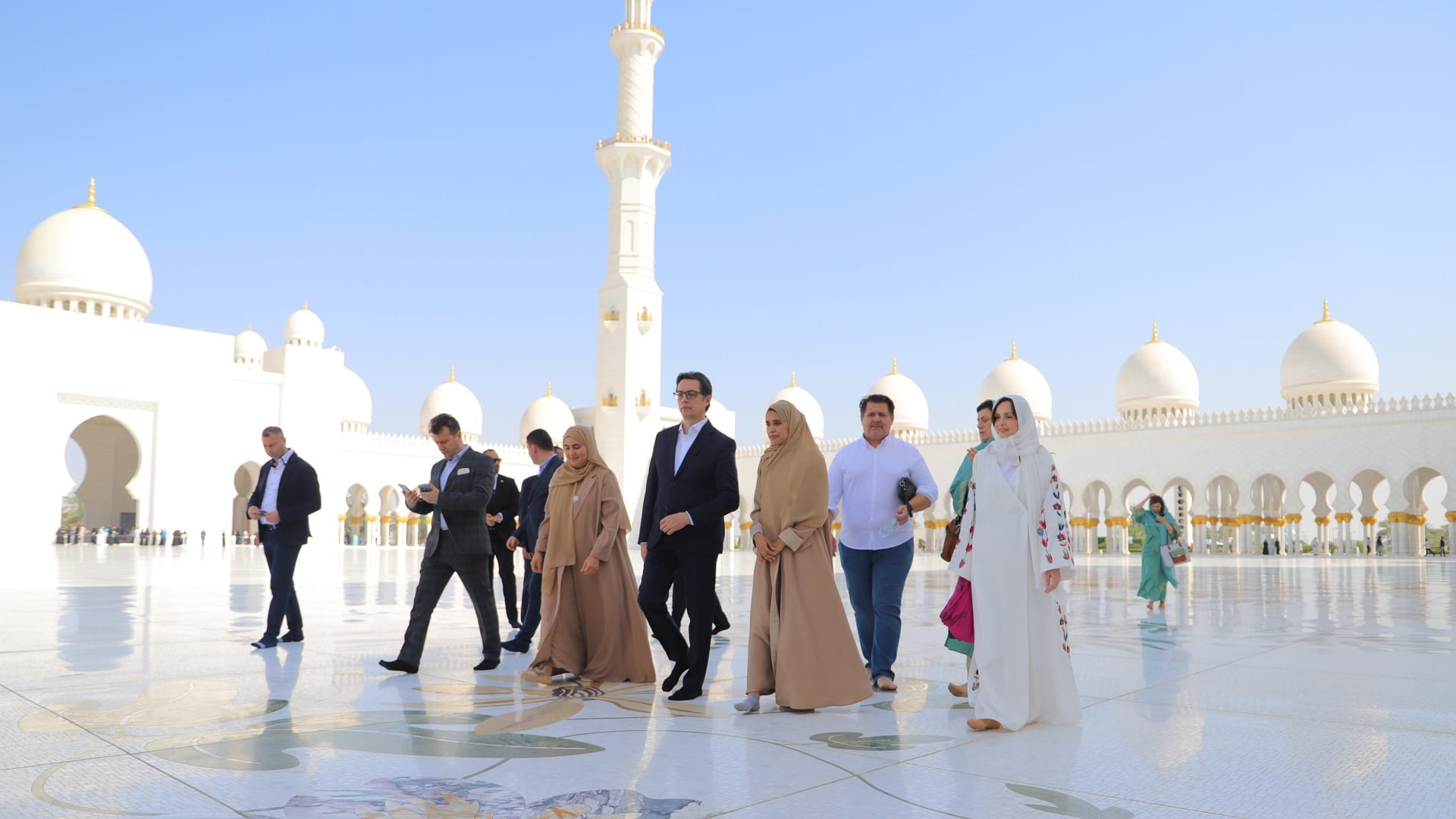 Image for the title: President of North Macedonia visits Sheikh Zayed Grand Mosque 