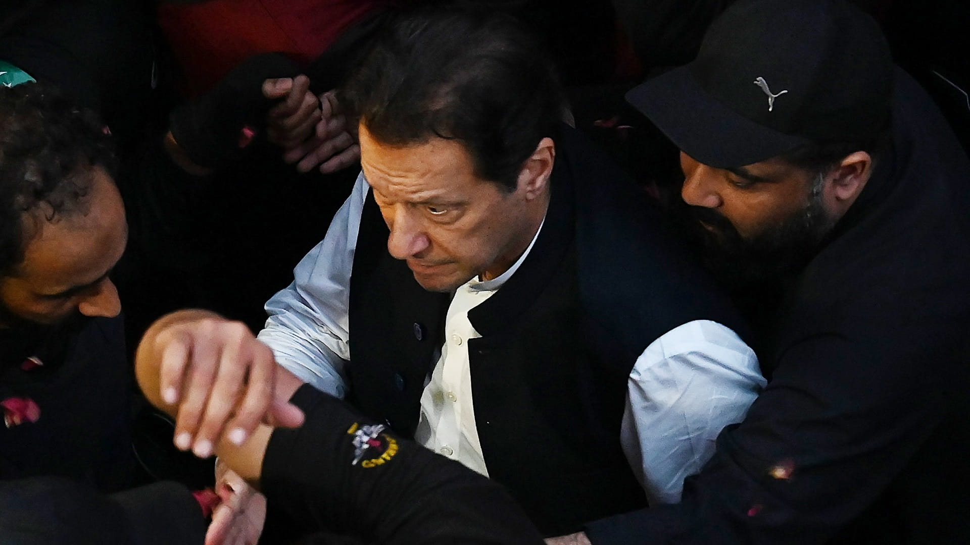 Image for the title: Pakistan court drops arrest warrant against ex-PM Imran Khan 