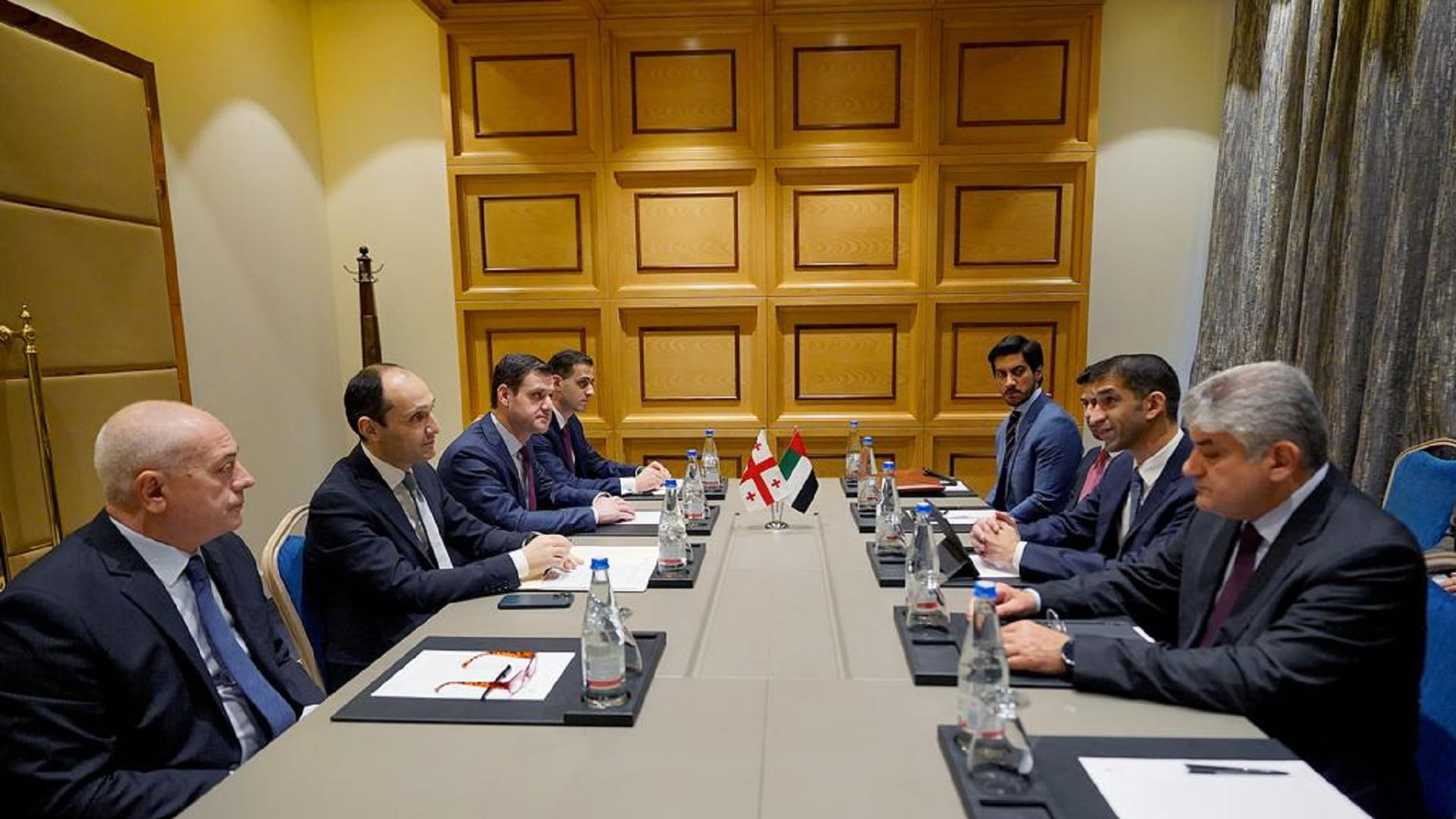 صورة بعنوان: الزيودي يبحث مع وزراء جورجيا تعزيز آفاق التعاون الاقتصادي والتجاري 