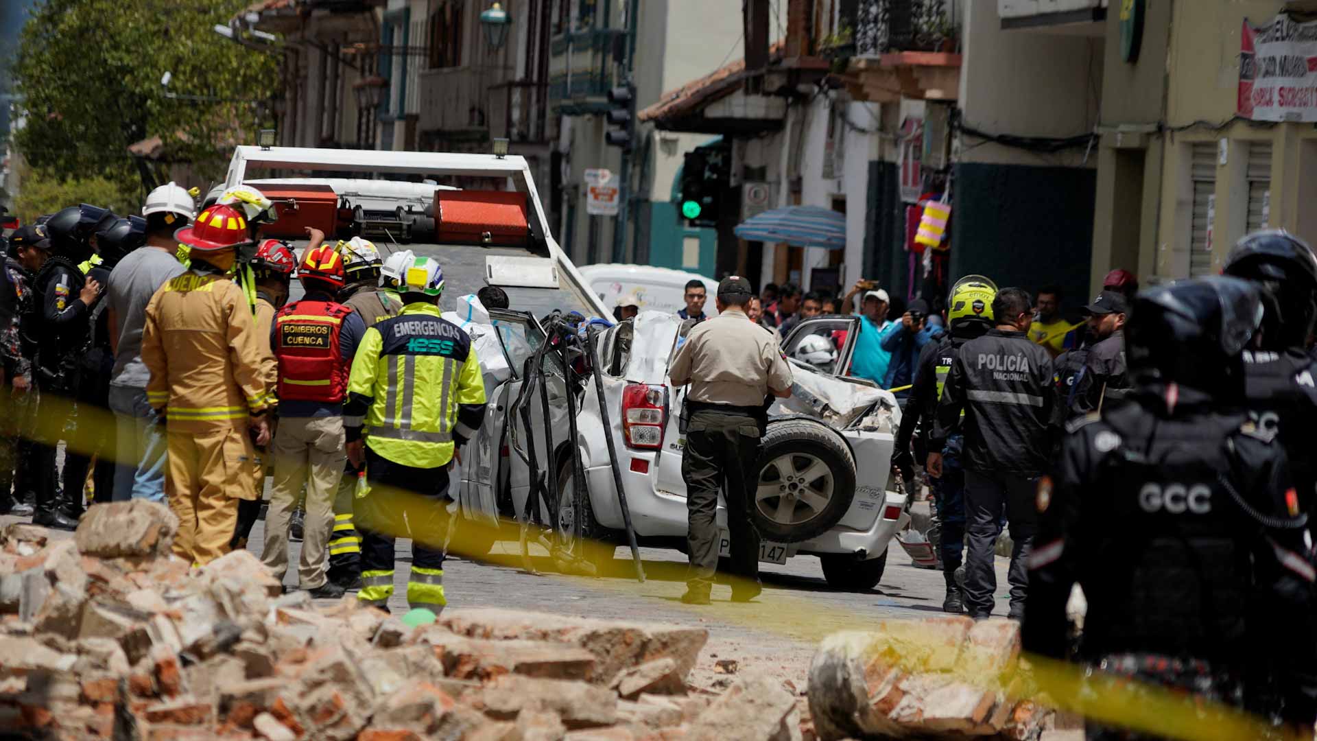 صورة بعنوان: مقتل 14 جراء زلزال بقوة 6.8 درجة ضرب الإكوادور وبيرو 