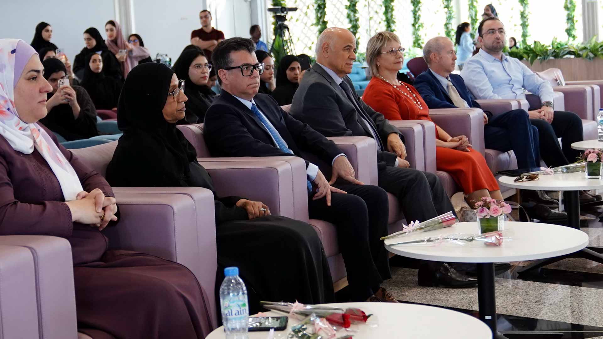 صورة بعنوان: مبادرة "لنتحدث الدبلوماسية" بجامعة الشارقة تستضيف سفيرة فنلندا 