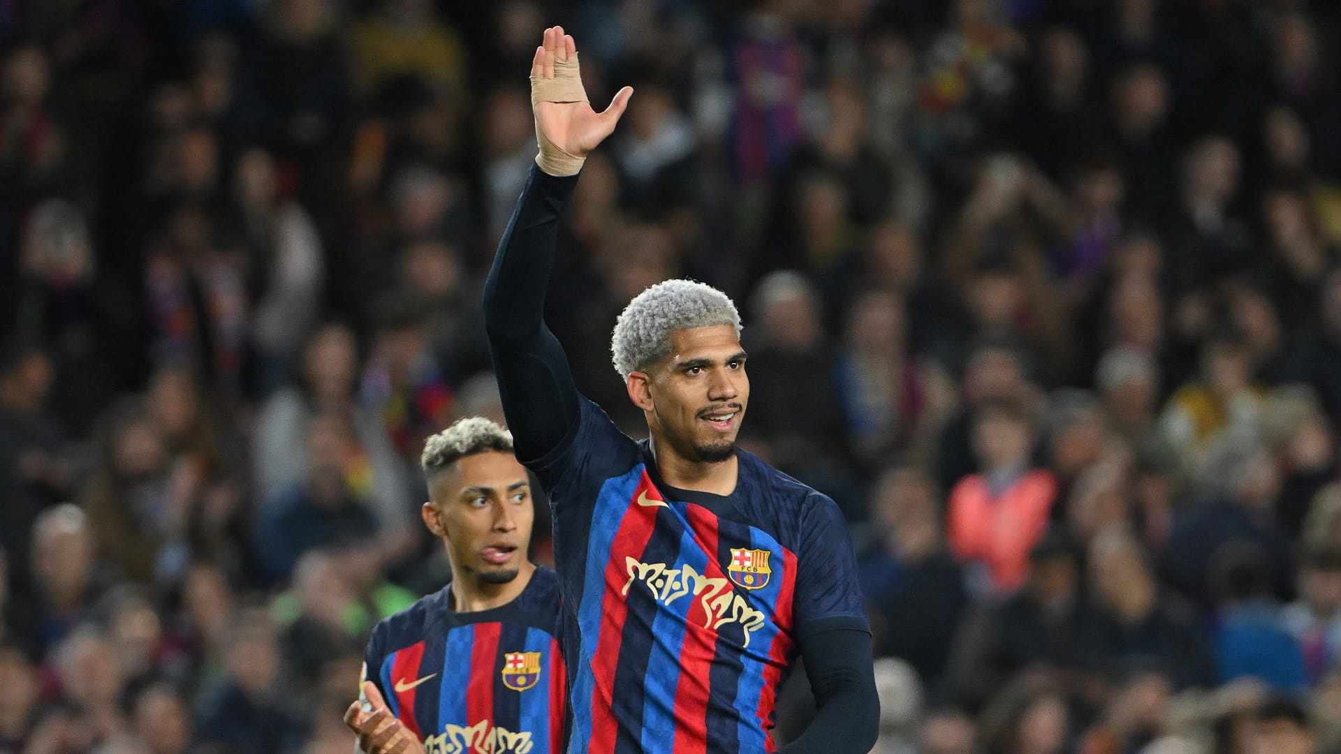 صورة بعنوان: برشلونة الإسباني يعلن إصابة مدافعه أراوخو 