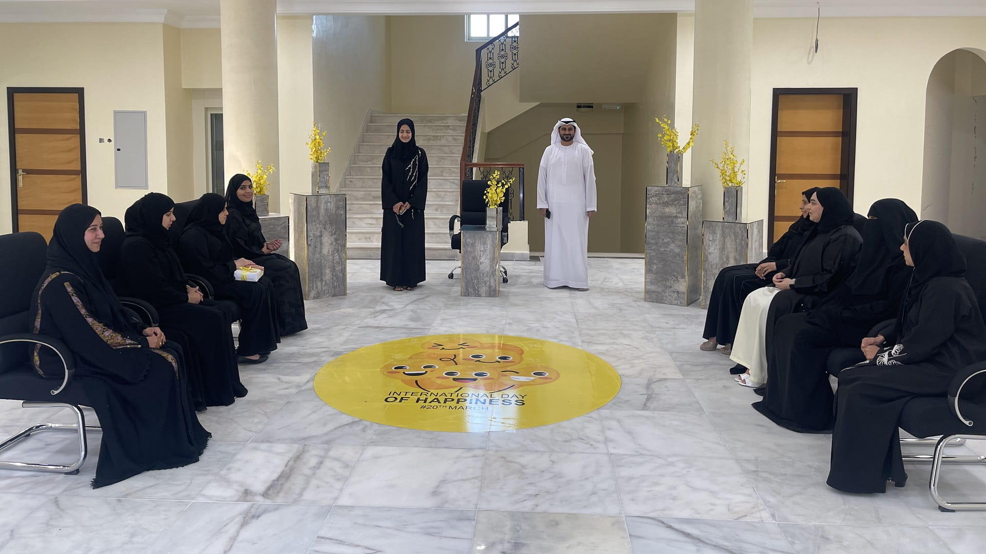 صورة بعنوان: "أشغال الشارقة" تحتفل مع موظفيها باليوم العالمي للسعادة 