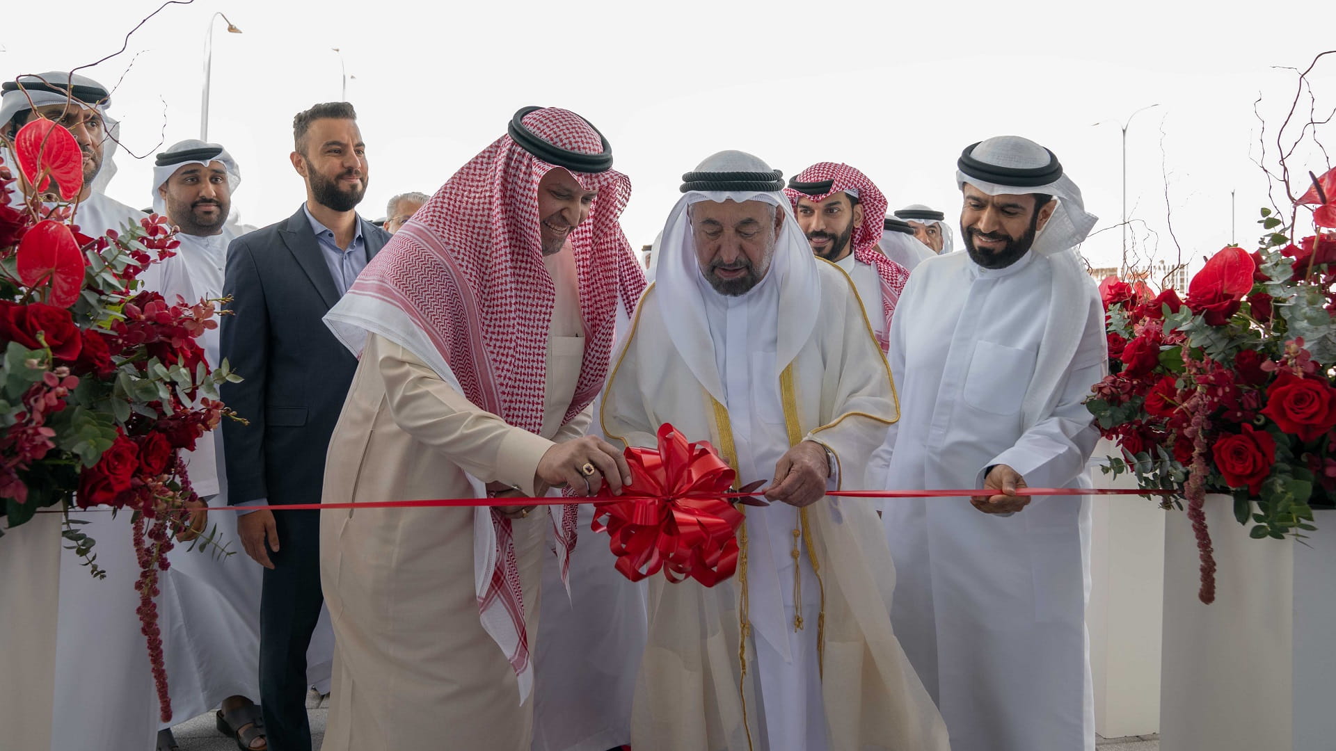 صورة بعنوان: سلطان القاسمي يفتتح مكتبة جرير في مدينة الشارقة 