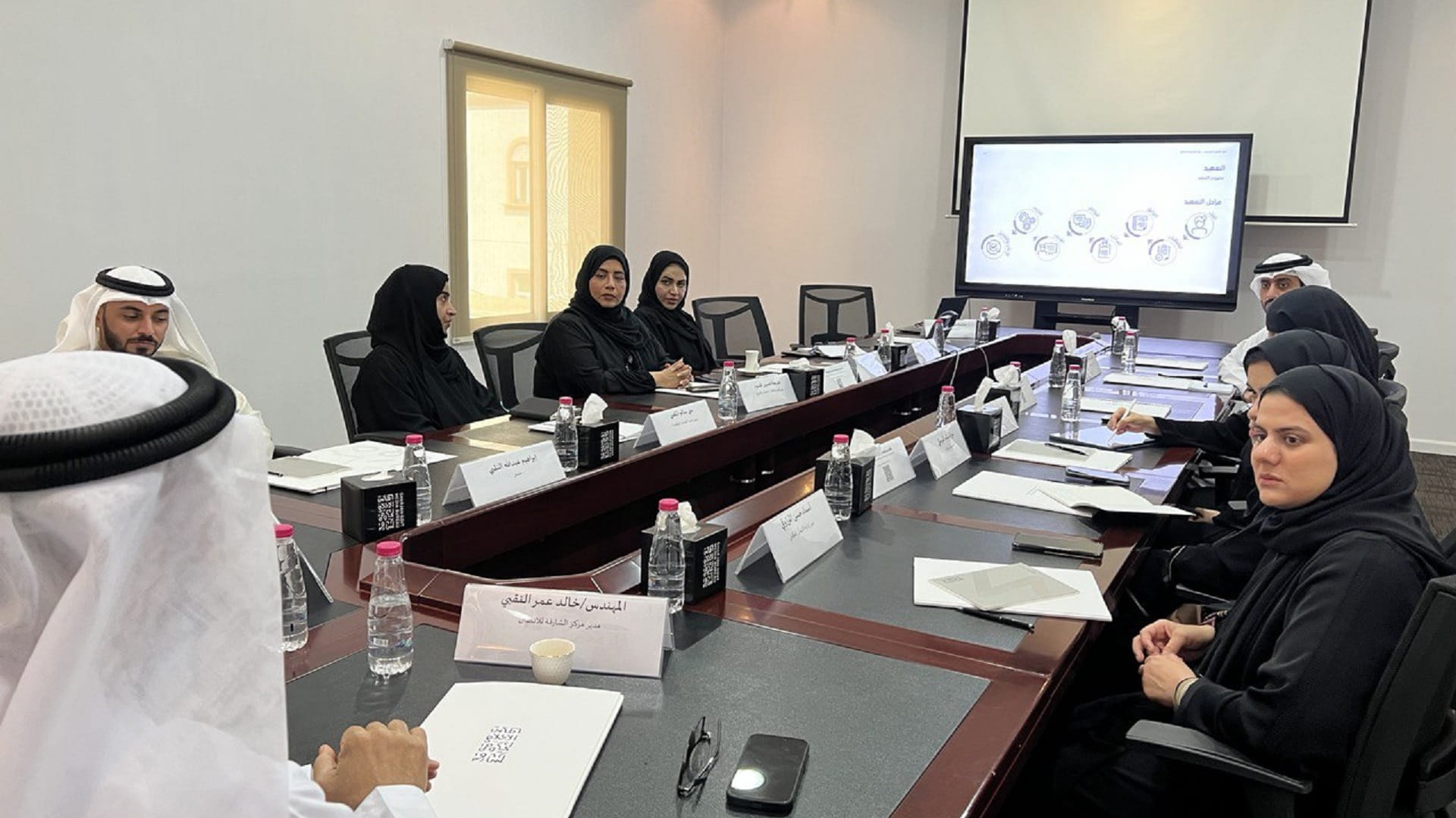 صورة بعنوان: "الموارد البشرية" و"اتصال الشارقة" تبحثان التعاون والتنسيق المشترك 