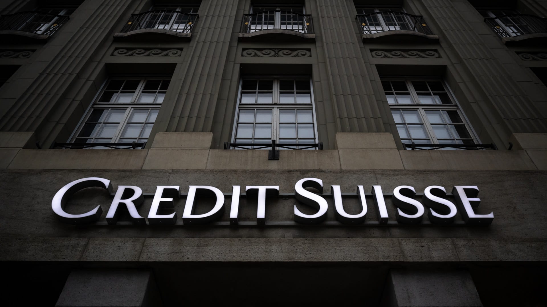 Image for the title: Credit Suisse shares no longer fit for New York listing 