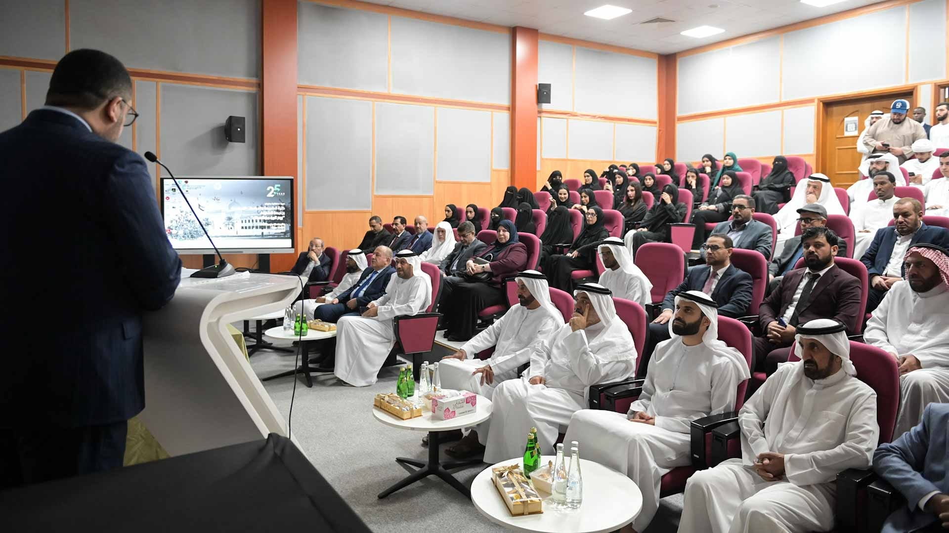 صورة بعنوان: جامعة الشارقة تنظم ندوة علمية تحت عنوان: ربع قرن من العطاء  