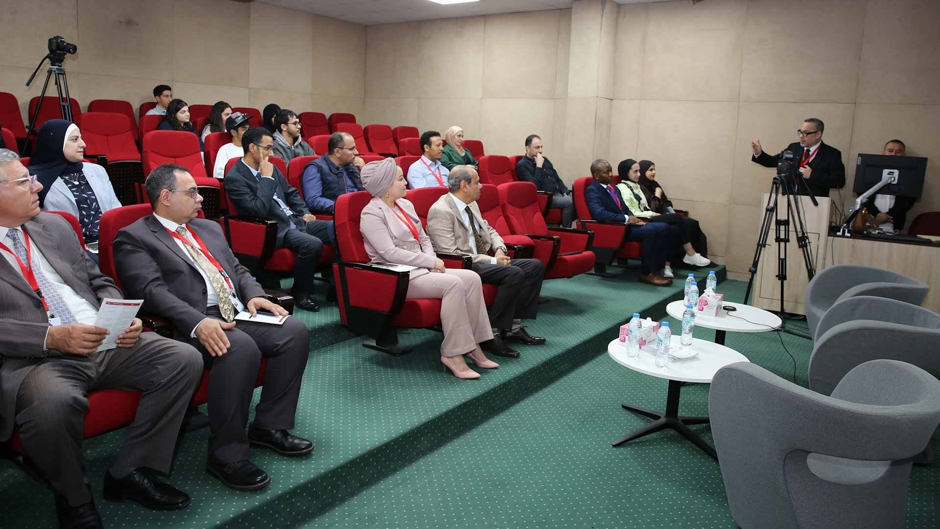 صورة بعنوان: جامعة الشارقة تنظم ندوة حول الإعلام البيئي بإفريقيا 