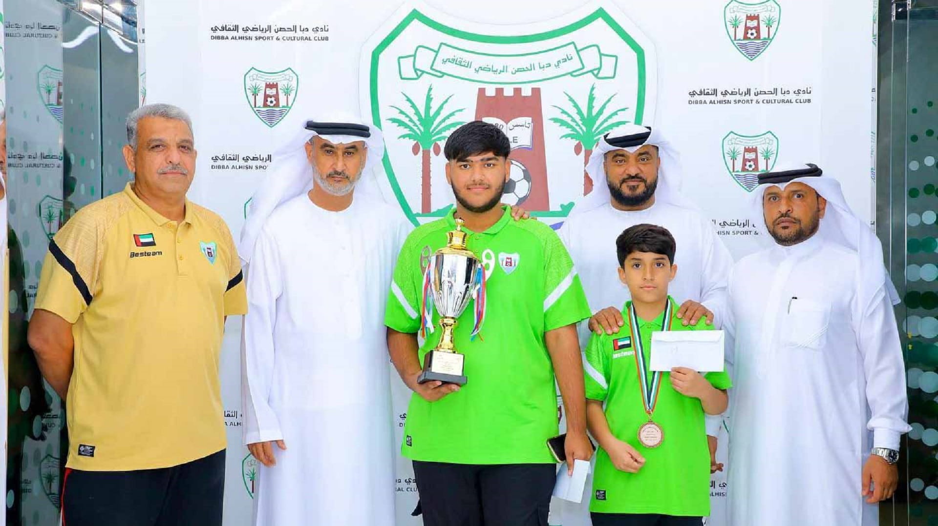 صورة بعنوان: نادي دبا الحصن يحتفي بلاعبي فريق القوس والسهم  