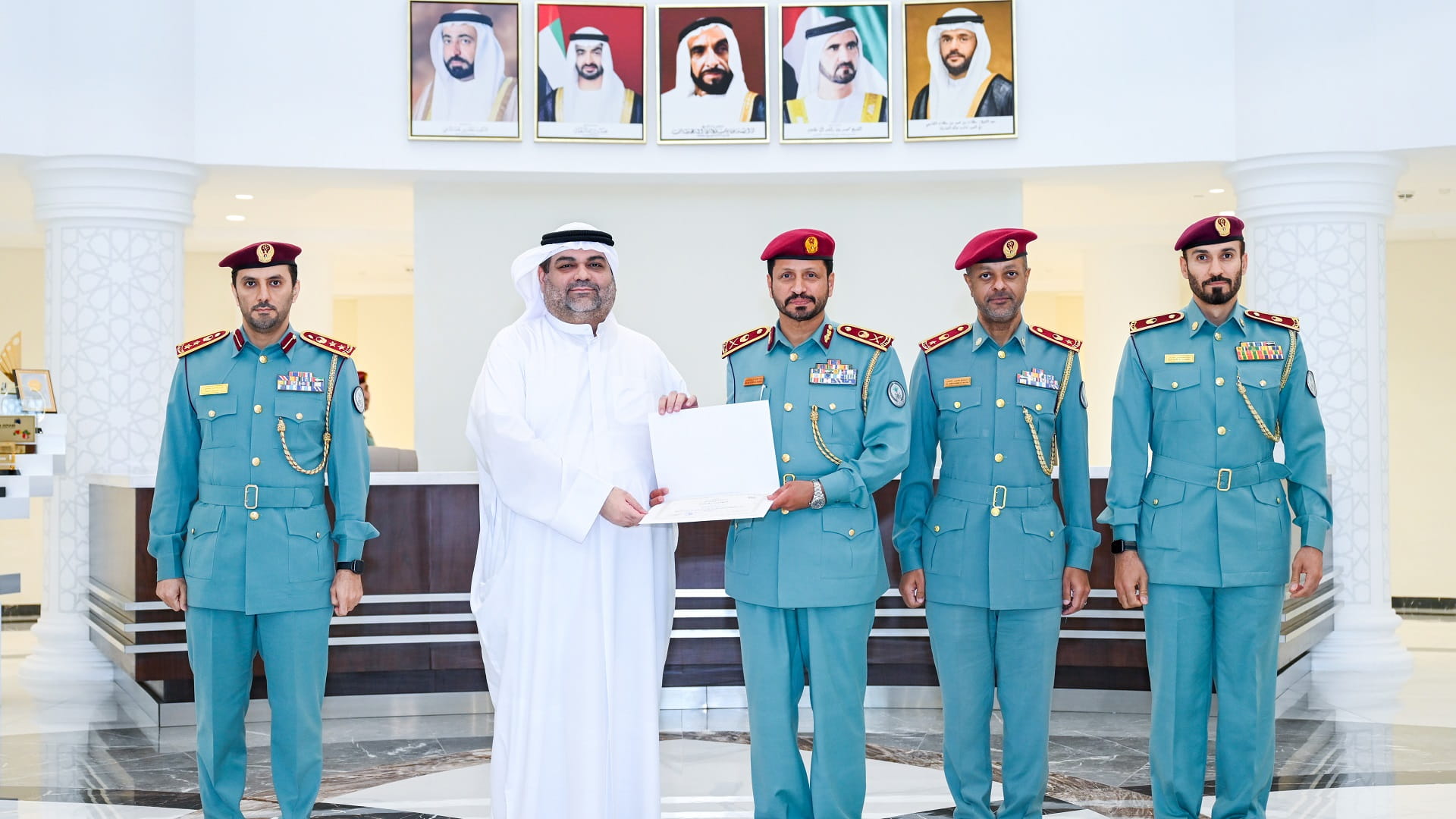 Image for the title: Maj. Gen. Al Shamsi honours head of Innovation Centre at "ITD" 