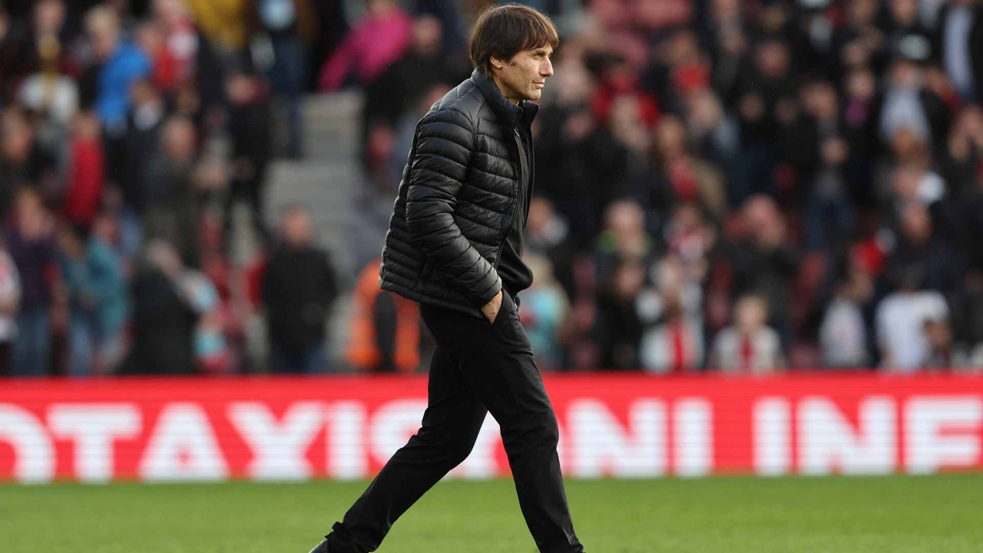 صورة بعنوان: نادي توتنهام الإنجليزي يستغني عن خدمات المدرب كونتي 