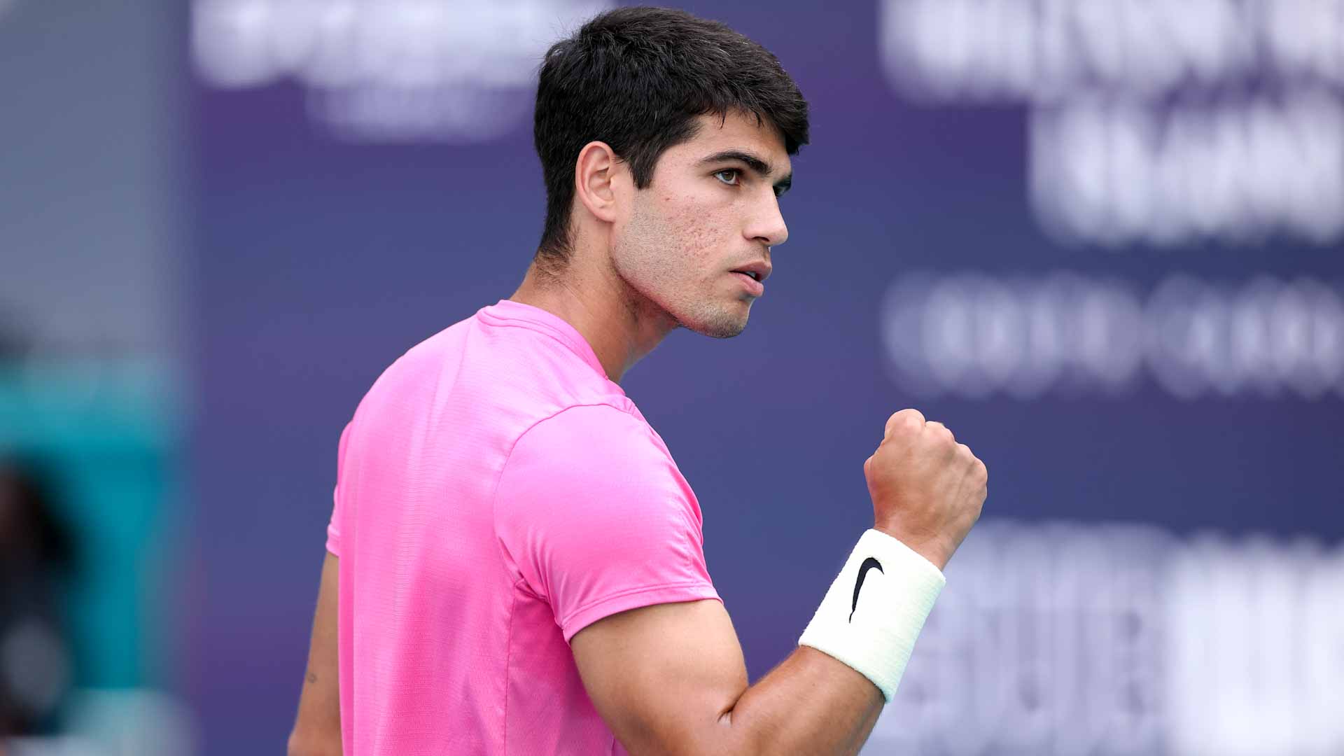 صورة بعنوان: ألكاراز يتأهل للدور الرابع ببطولة ميامي المفتوحة للتنس 