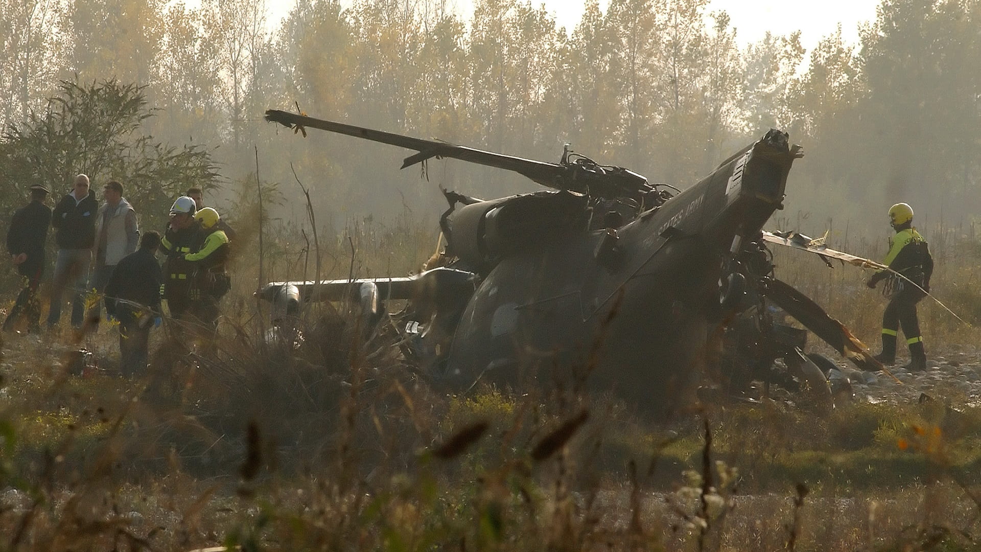 Image for the title: US army helicopters' crash kills nine soldiers 