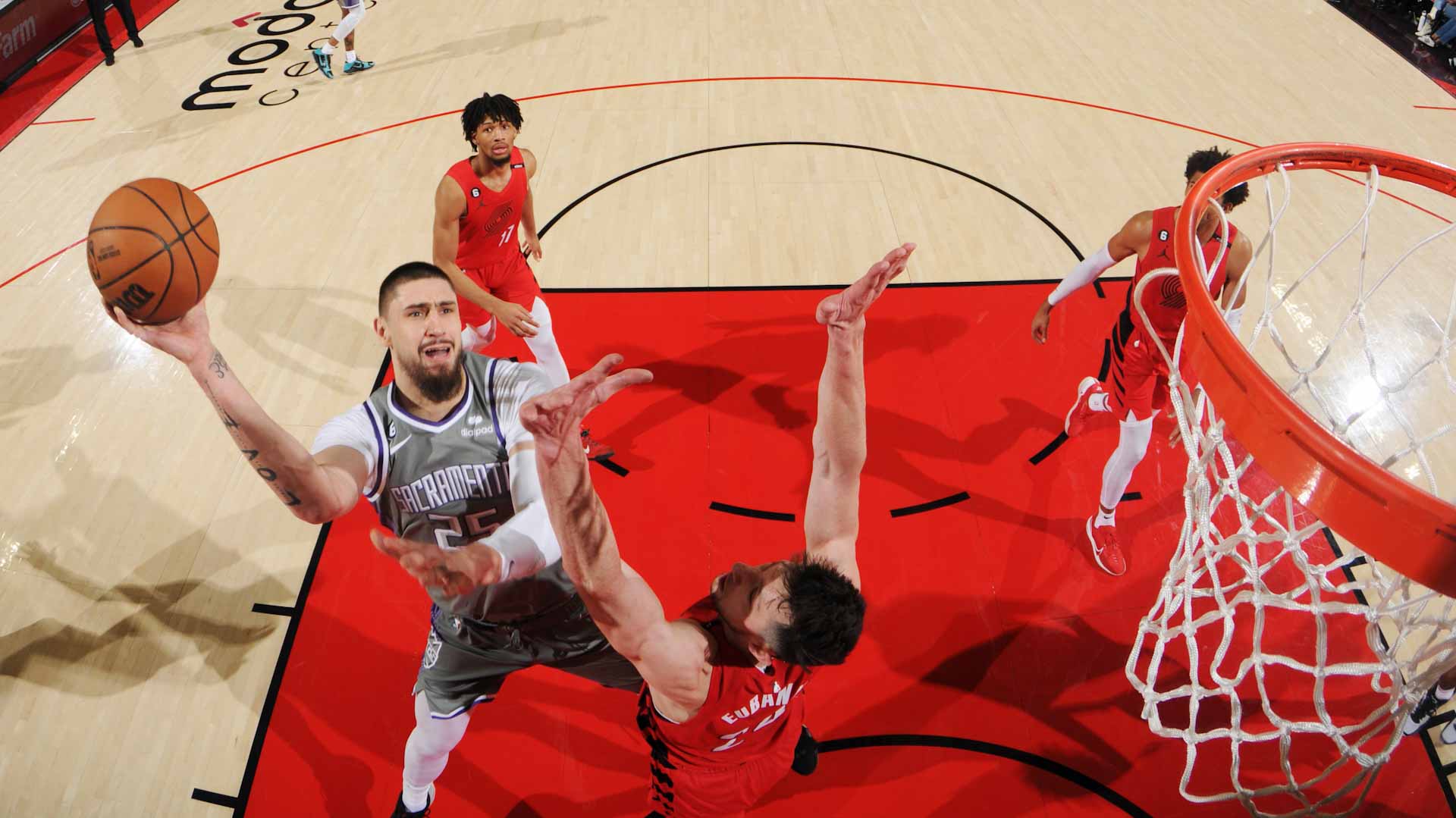 صورة بعنوان: ساكرامنتو يتأهل إلى الأدوار الإقصائية في السلة الأميركية 