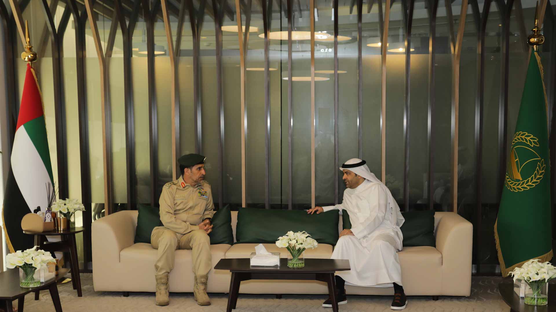 صورة بعنوان: عبد الله المري وقنصل الكويت بالدولة يبحثان سبل تعزيز التعاون 