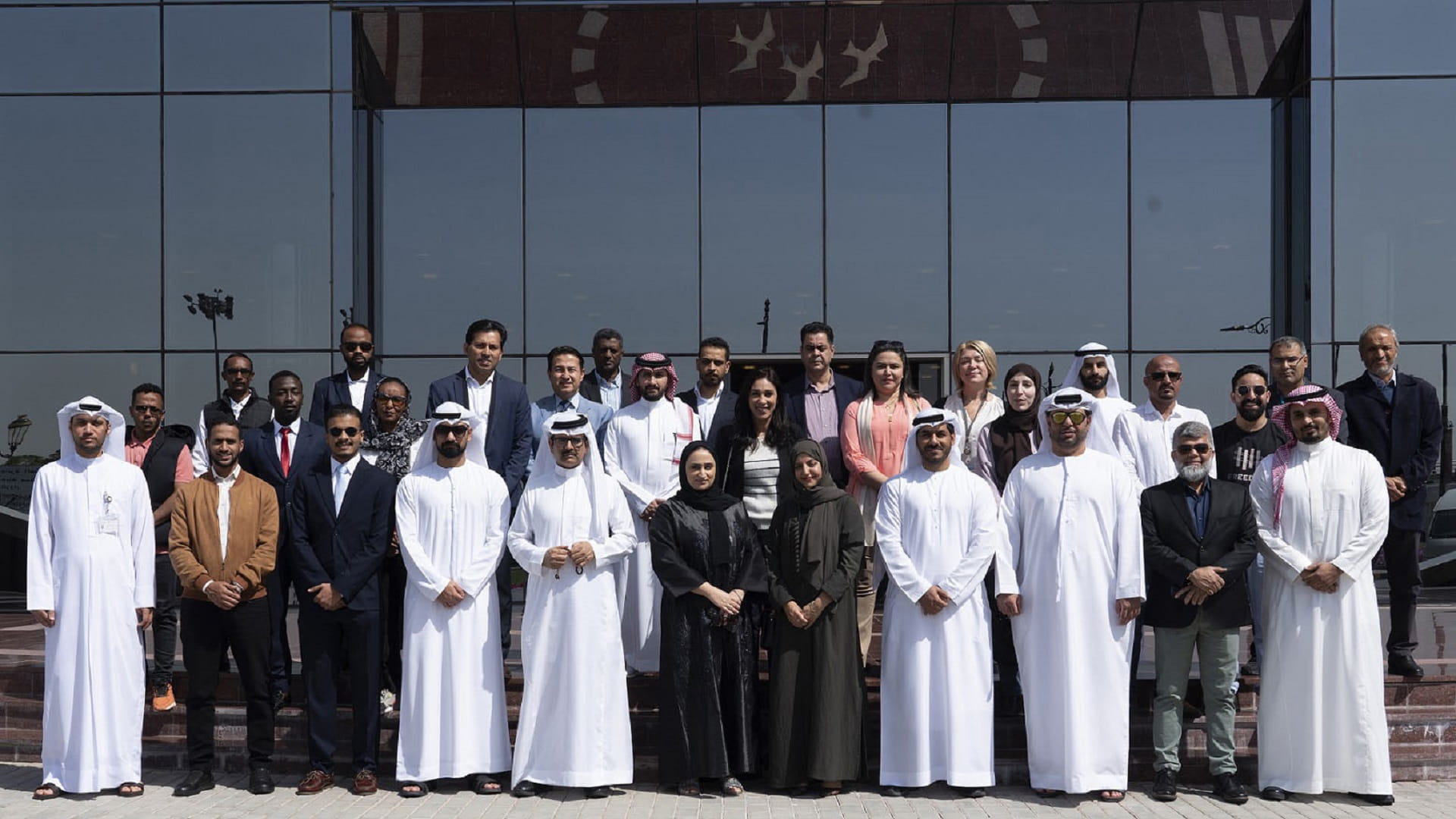 صورة بعنوان: مطار الشارقة يبحث التعاون مع المنظمة العربية للطيران المدني 