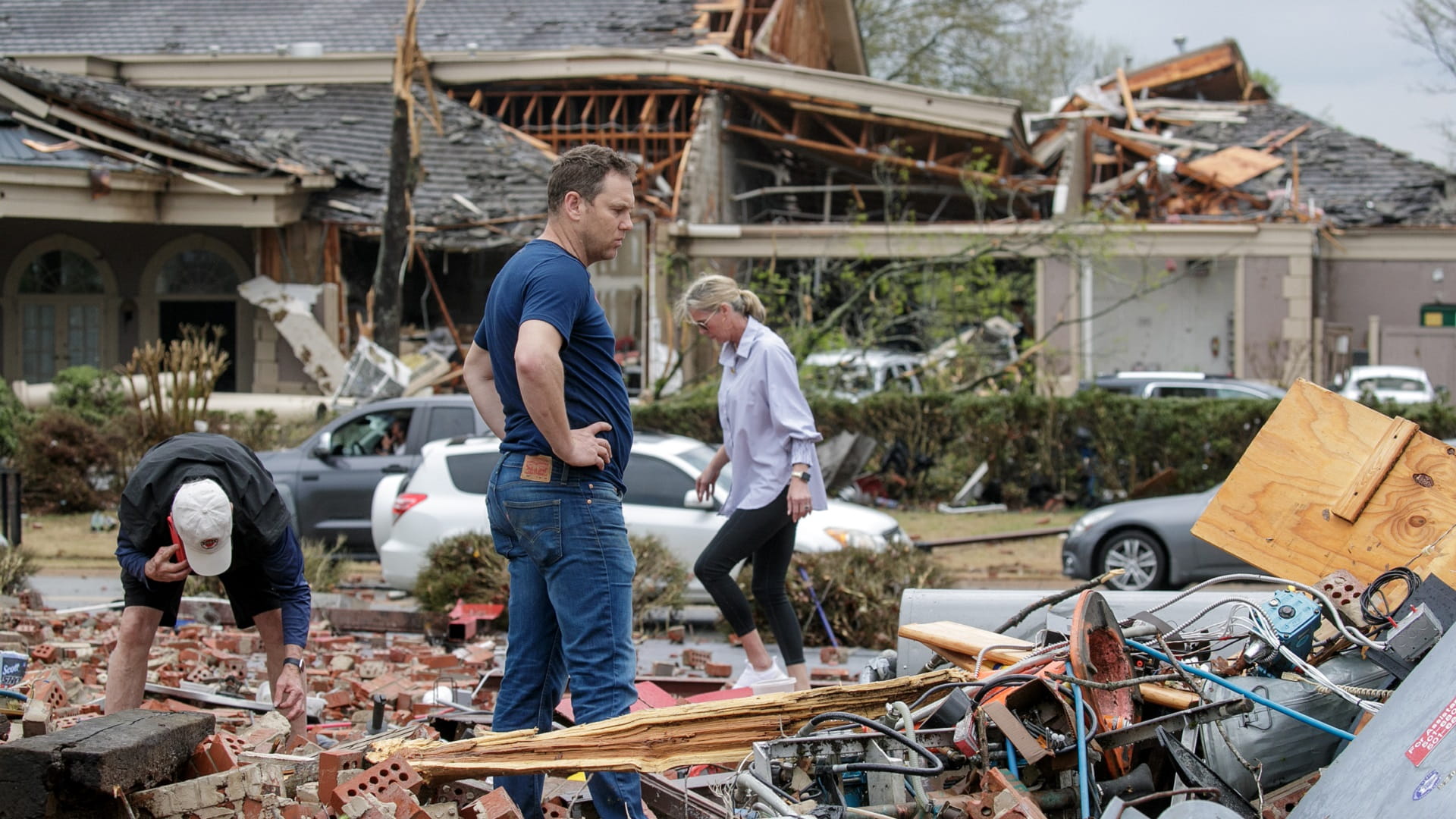Image for the title: Death toll in US tornadoes, storms rises to 18 