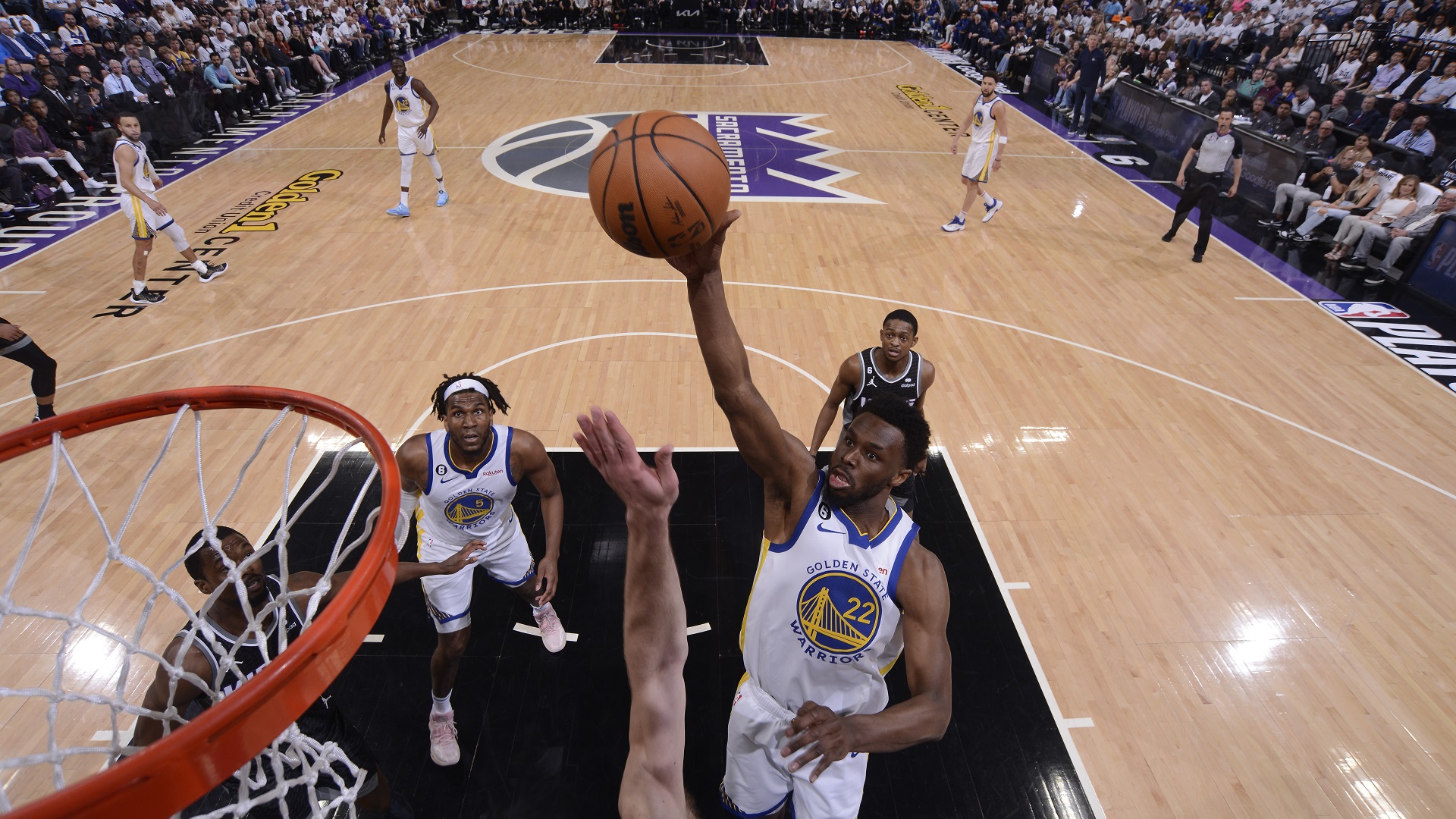 صورة بعنوان: غولدن ستيت يتأهل لنصف نهائي دوري السلة الأميركي 