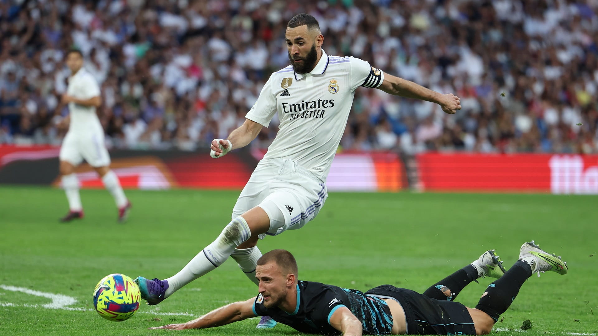 صورة بعنوان: ريال مدريد يعلن غياب بنزيمة عن لقاء سوسييداد في الدوري الإسباني 