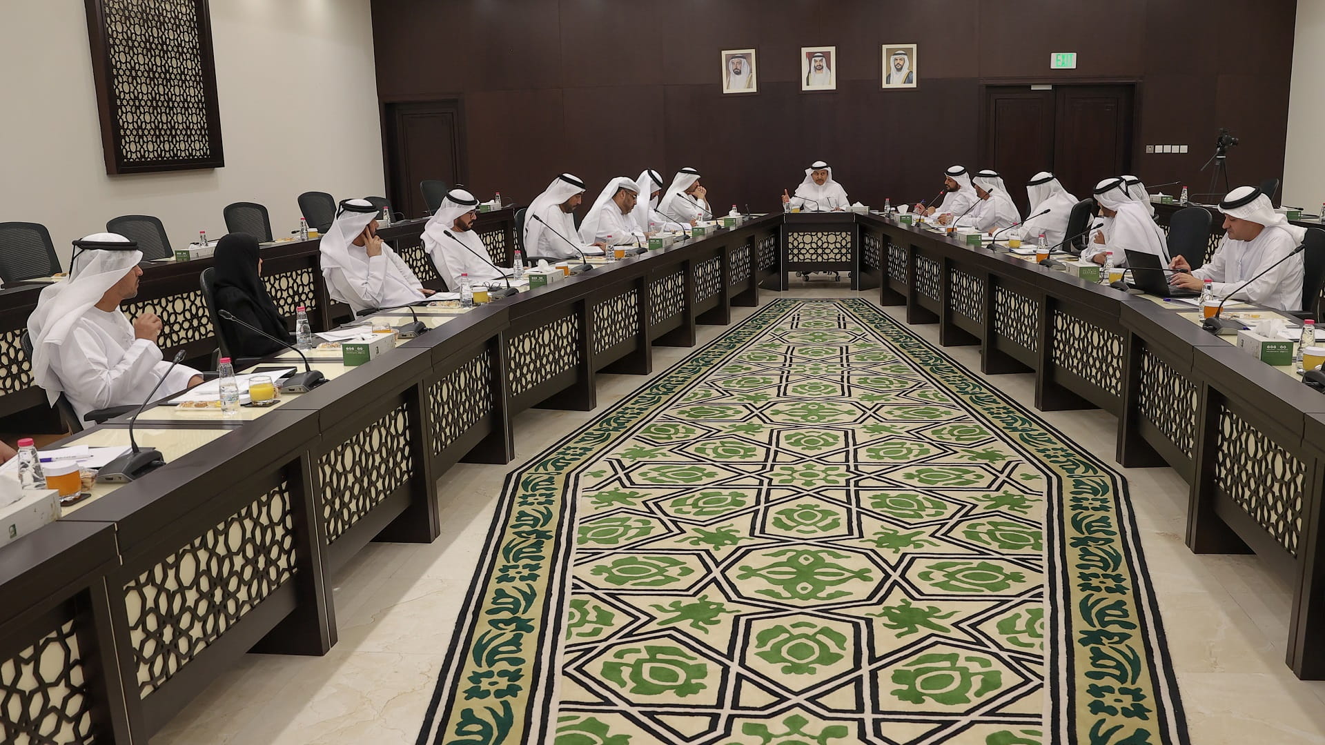 صورة بعنوان: لجنة المرافق باستشاري الشارقة تطلع على أعمال دائرة شؤون البلديات 