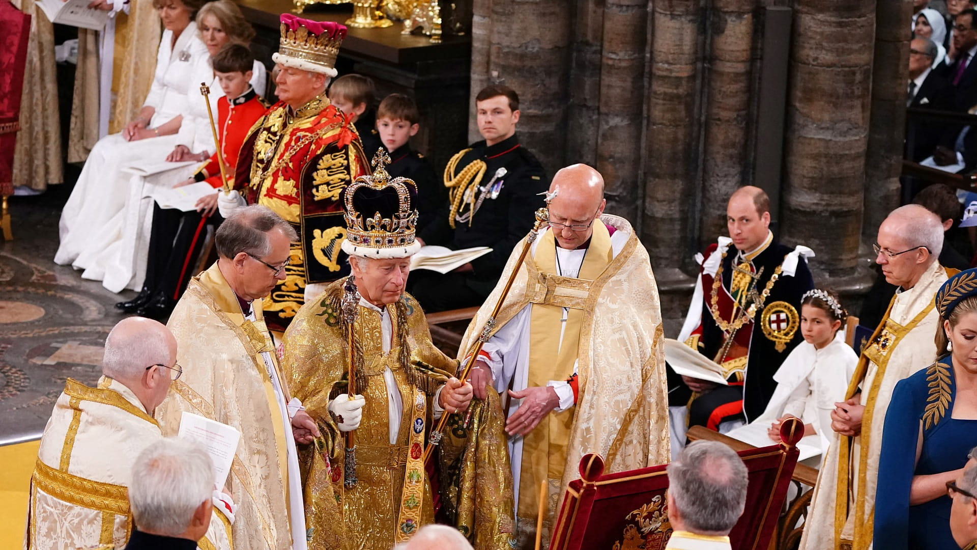 صورة بعنوان: بأكبر احتفال رسمي منذ 70 عاماً.. تتويج تشارلز الـ3 ملكاً لبريطانيا 