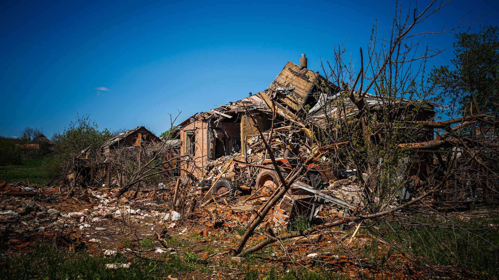 Image for the title: Bomb near Ukrainian border struck second Russian train 