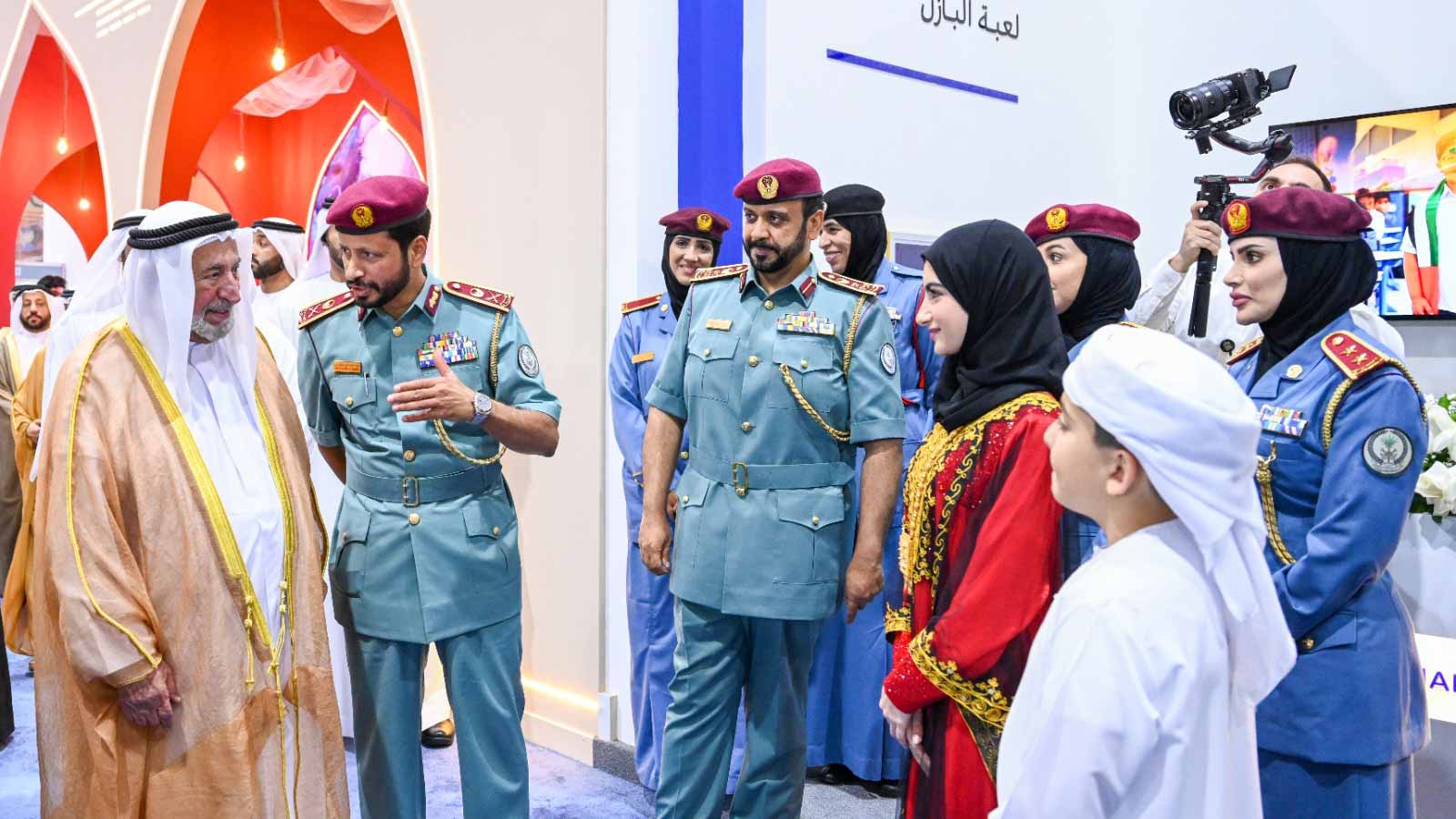 صورة بعنوان: سلطان القاسمي يزور منصة شرطة الشارقة في المهرجان القرائي للطفل 