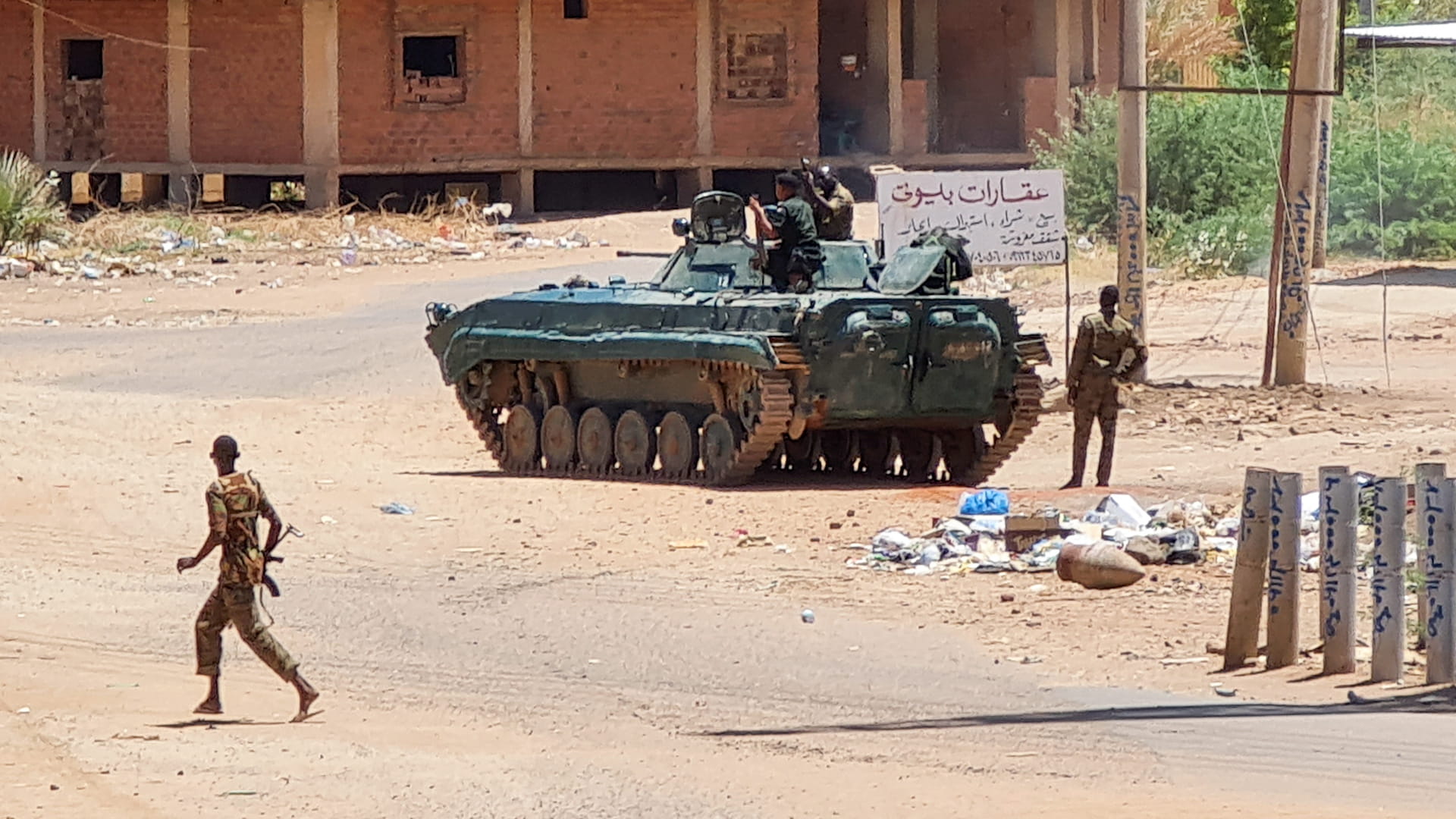 صورة بعنوان: معارك محتدمة في السودان رغم "مباحثات الطرفين في السعودية" 