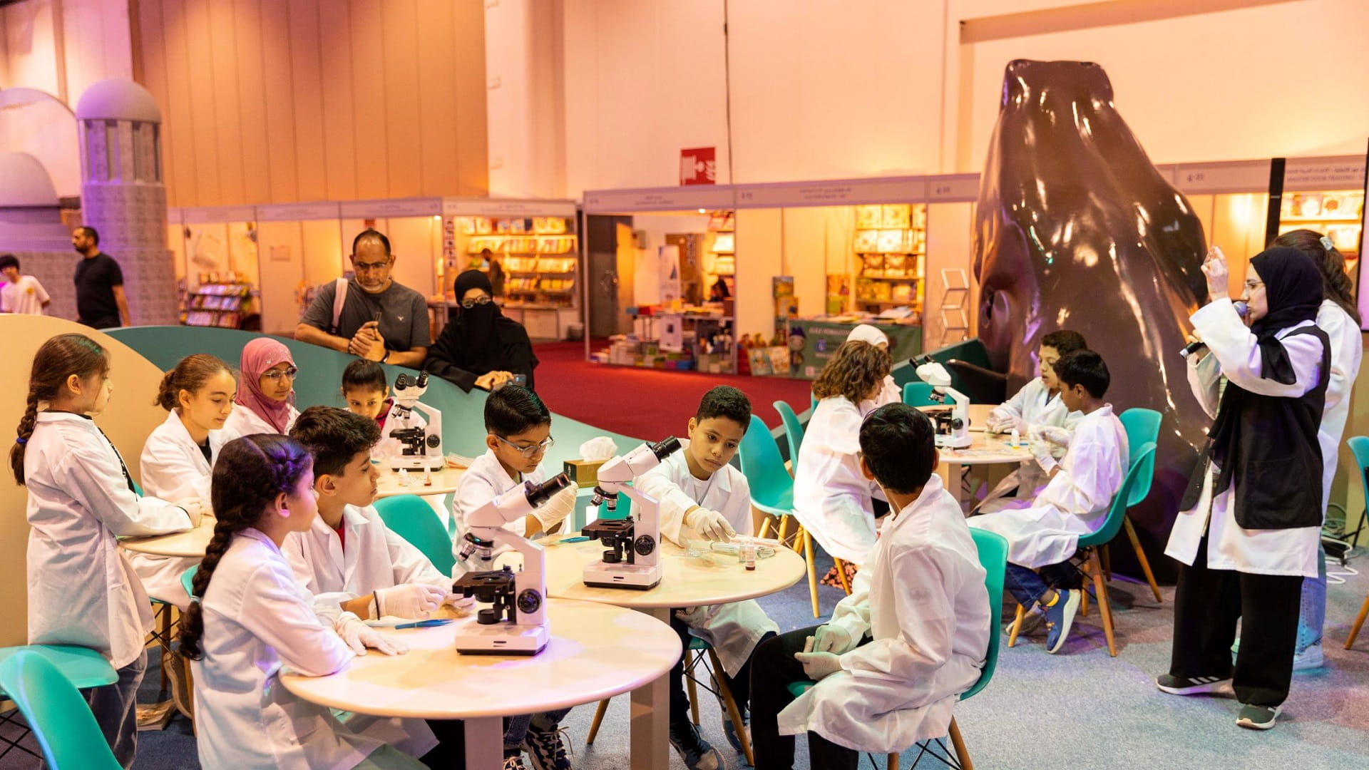 صورة بعنوان: ضمن "القرائي".. أطفال محققون يكشفون الألغاز بعلوم الطب الشرعي 