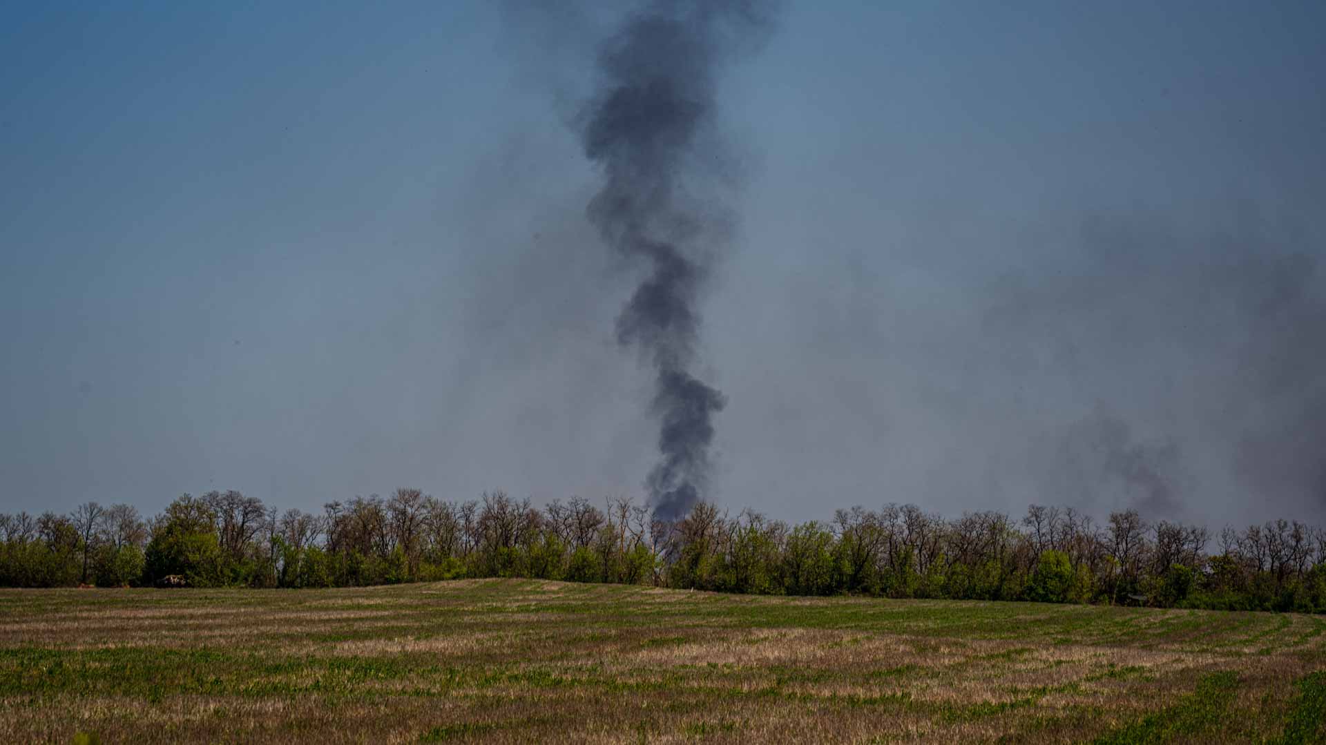 Image for the title: Drone attack sparks Russia oil refinery fire 