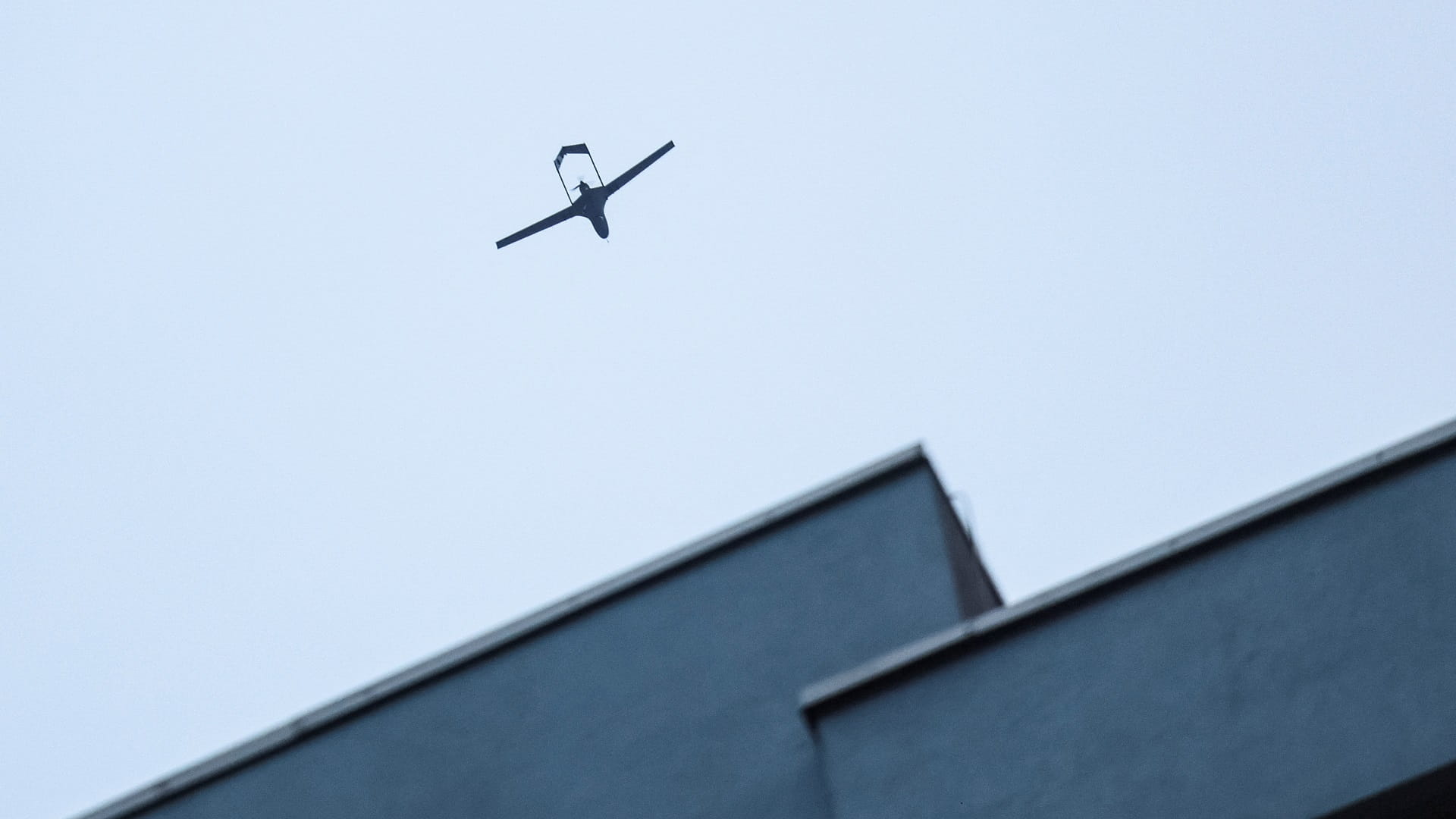 صورة بعنوان: أوكرانيا تسقط طائرة مسيرة في هجوم جوي جديد على كييف 