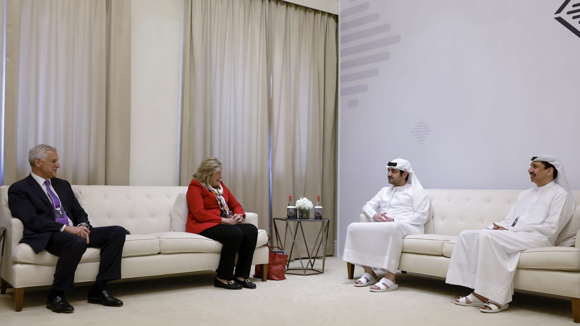 صورة بعنوان: مكتوم بن محمد: نسعى لتعزيز مستقبل قطاع التكنولوجيا المالية 