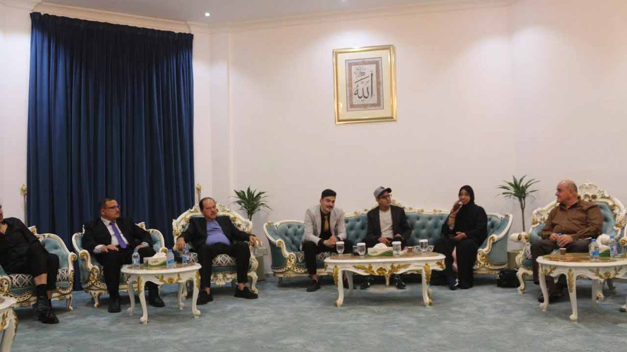 صورة بعنوان: الظاهري وعبد الغني ينشدان"مطراً برسم الحب"في النادي الثقافي العربي 