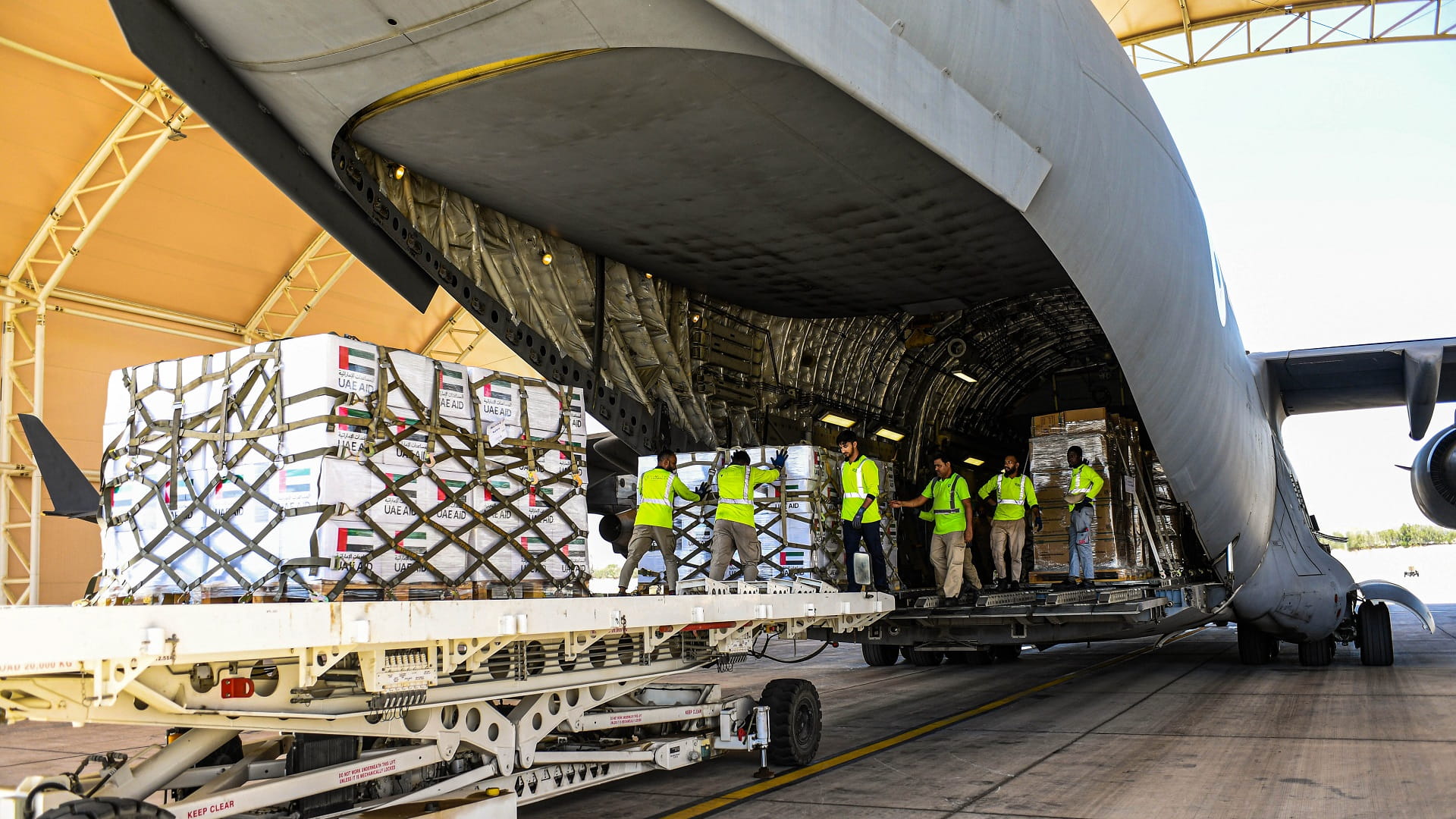 Image for the title: UAE urgent medical aid plane arrives in Sudan 