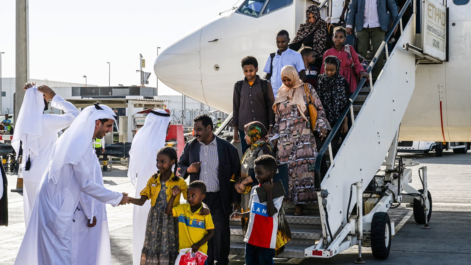 Image for the title: UAE evacuates 176 people and media professionals from Sudan 