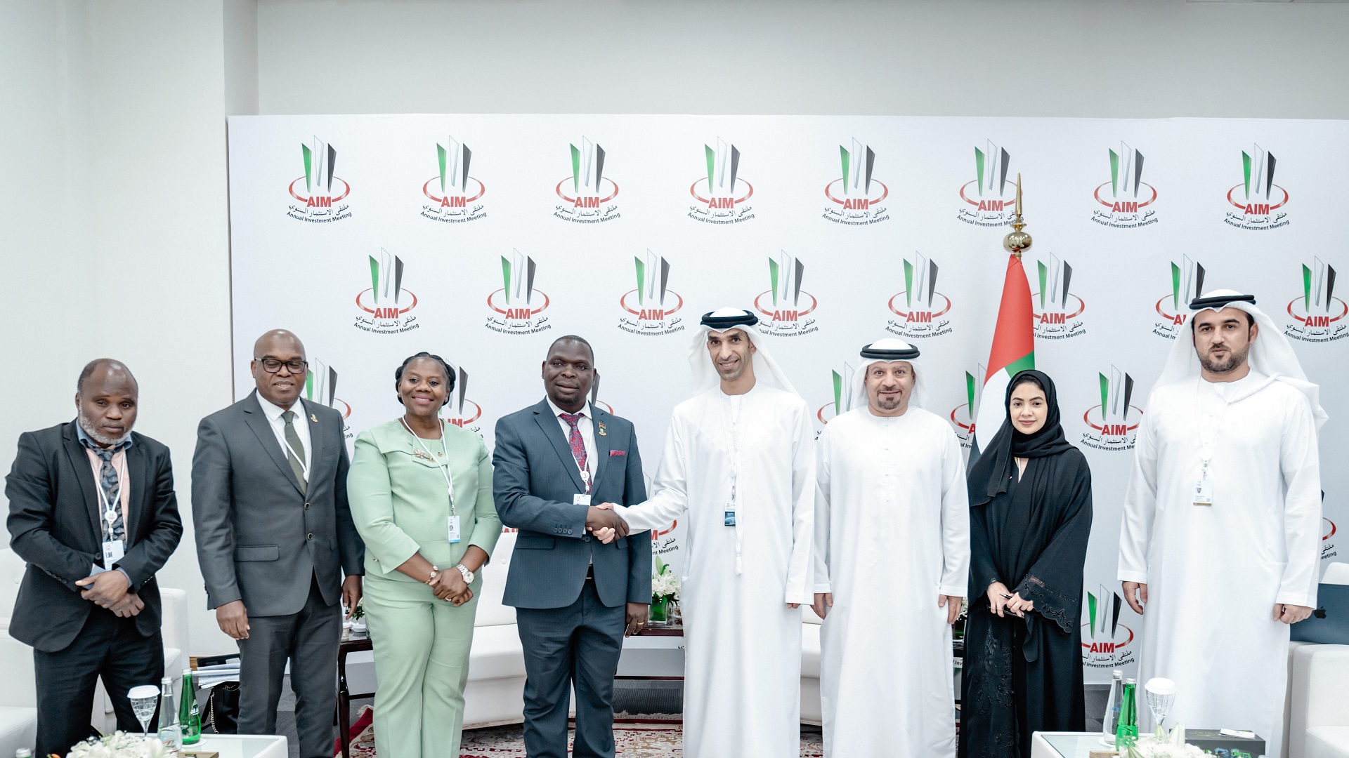 صورة بعنوان: ثاني الزيودي يعقد سلسلة من الاجتماعات مع وزراء ومسؤولين حكوميين 