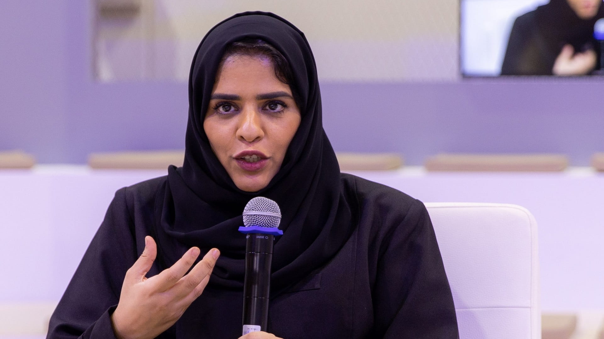 صورة بعنوان: رسامون محترفون يعرضون مسيرتهم بمهرجان الشارقة القرائي للطفل 