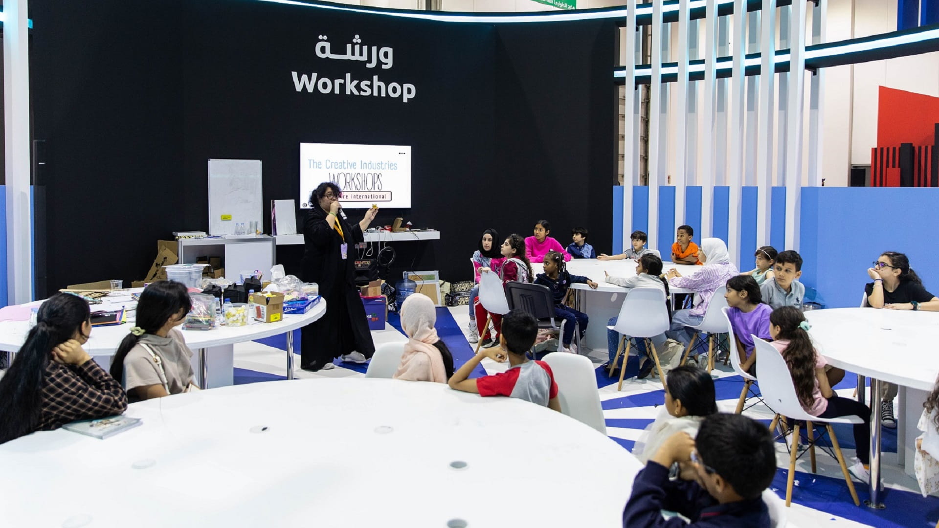 صورة بعنوان: صغار المهرجان القرائي يتعلمون مهارات صناعة شخصيات الرسوم المتحركة  