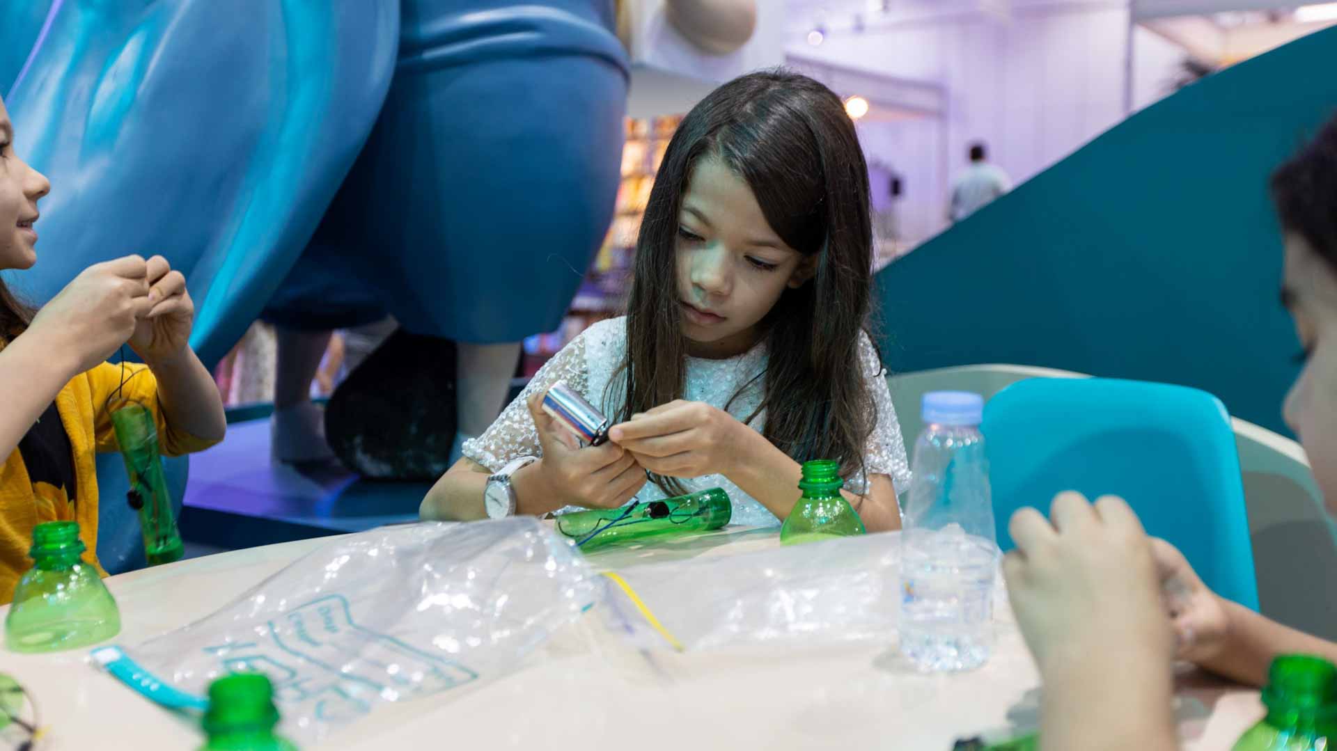 Image for the title: Hands-on interactive electrical experiments workshop at SCRF 