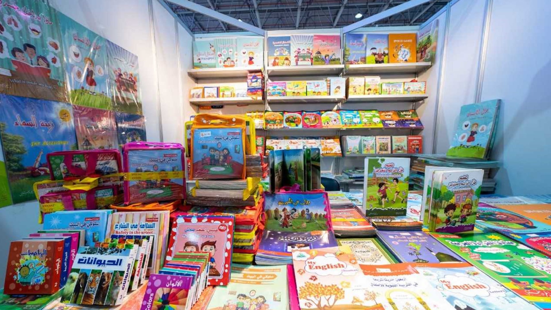 صورة بعنوان: صغار "الشارقة القرائي" يبحرون مع "لغة الضاد".. إصدارات متنوعة 