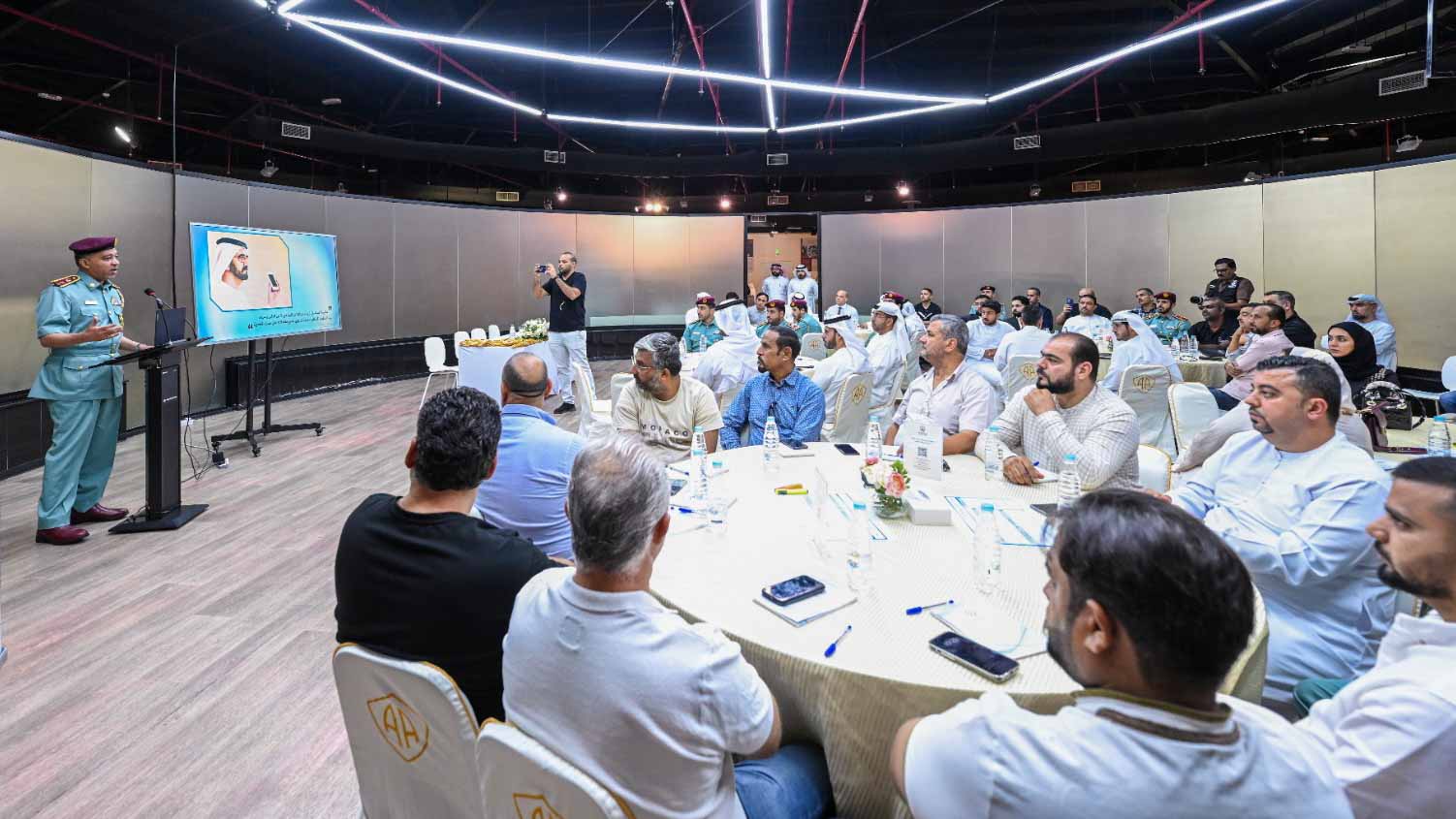 صورة بعنوان: شرطة الشارقة تنظم جلسة التركيز للخدمات الرقمية  