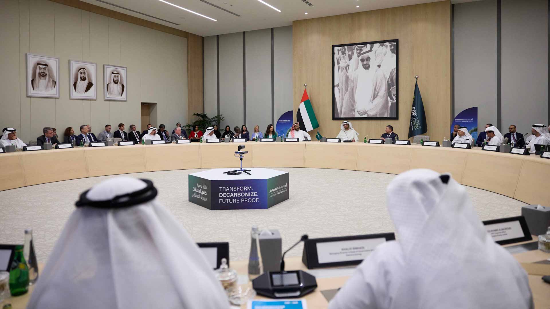 صورة بعنوان: سلطان الجابر وقادة بقطاعات النفط والصناعة يبحثون خفض الانبعاثات 