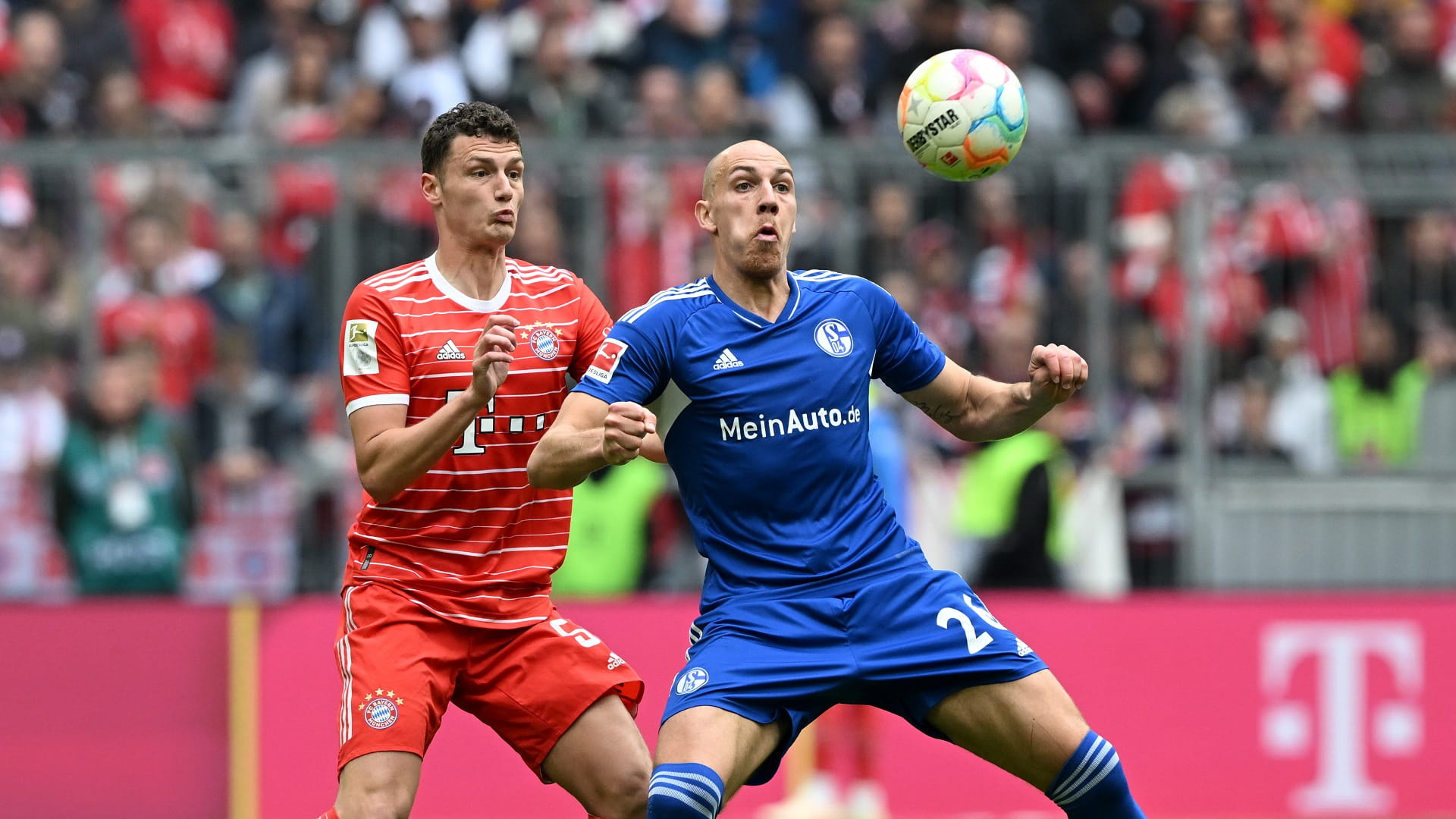 صورة بعنوان: بايرن يقترب من الفوز بلقب الدوري الألماني لكرة القدم 