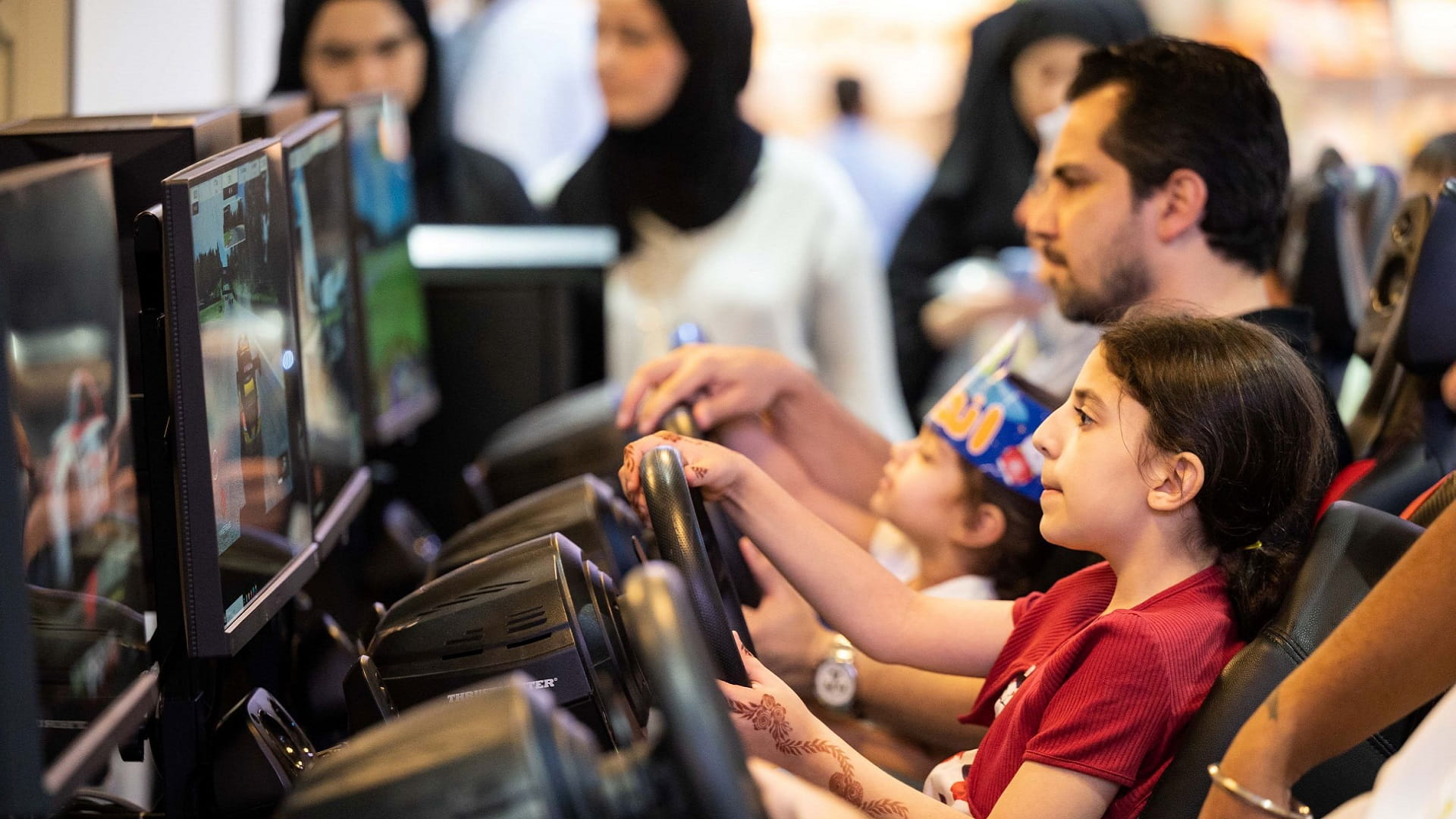 صورة بعنوان: صغار "الشارقة القرائي للطفل"يخوضون سباقات تحاكي عالم "الفورمولا 1" 