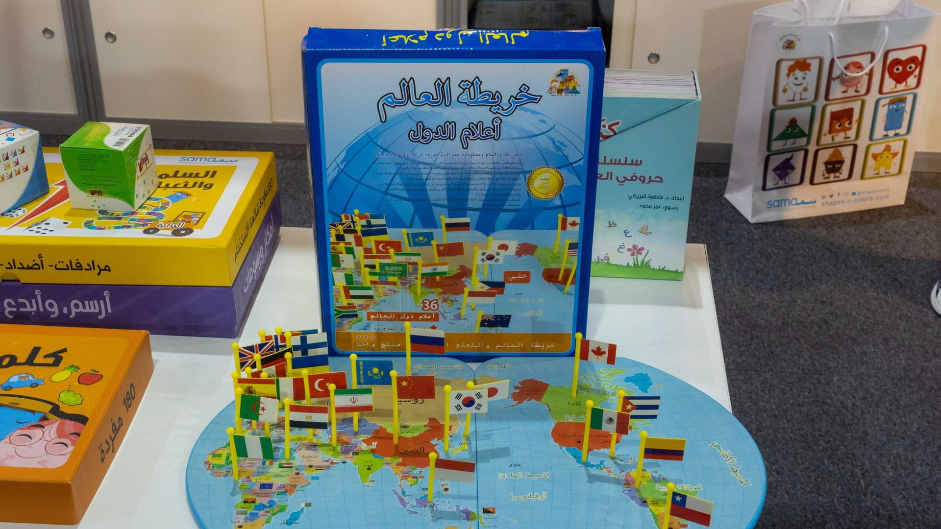 صورة بعنوان: كتب الجغرافيا.. خرائط العالم بأسلوب مبسط للصغار بالشارقة القرائي 