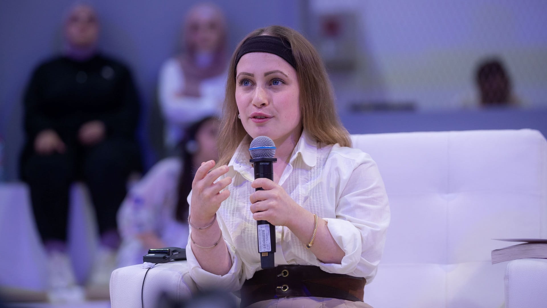 Image for the title: Ellie Robinson urges children to think out of the box at SCRF 