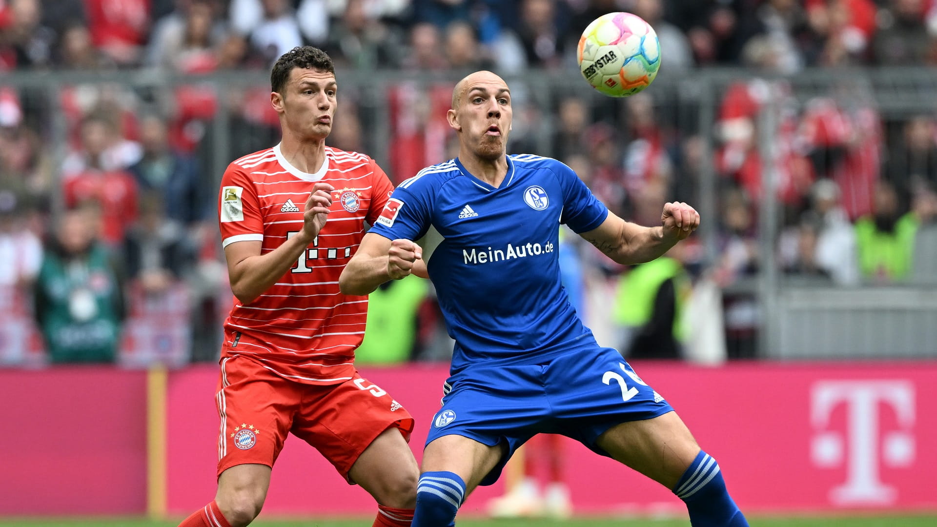 Image for the title: Bayern Munich close in on title with 6-0 demolition of Schalke 04 